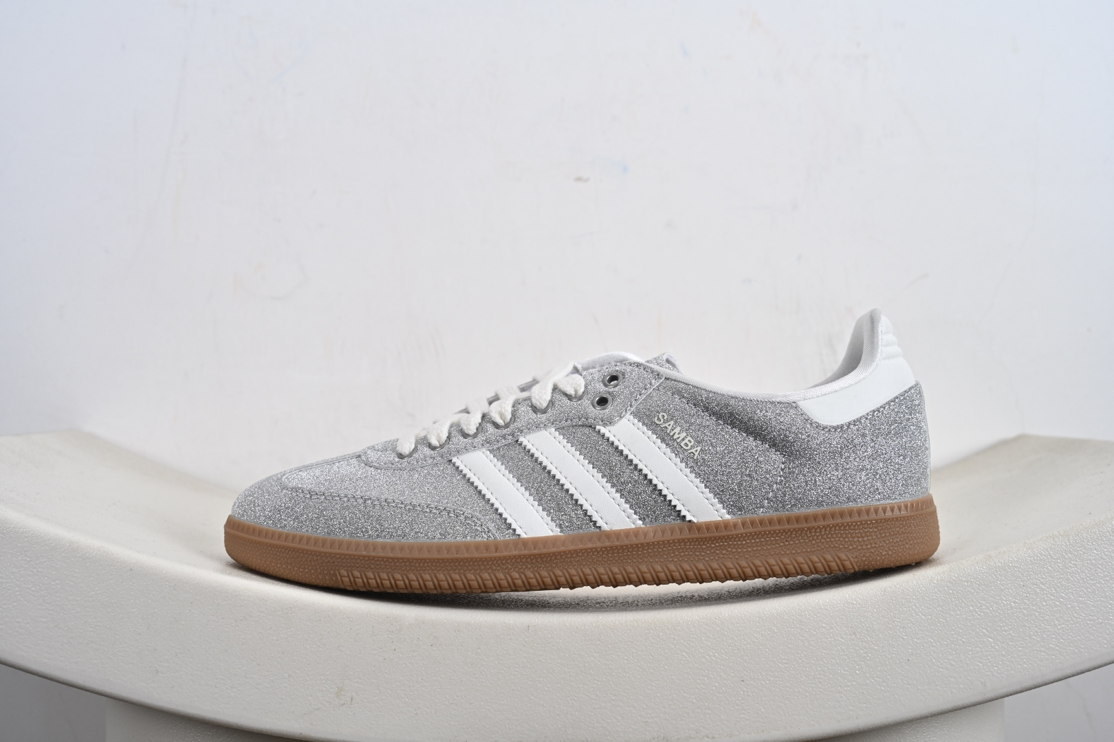 纳帕软皮版 Original Gazelle Trainers 瞪羚室内鞋系列低帮复古百搭休闲运动德训风板鞋 KI6264 纳帕软皮版 Original Gazelle Trainers 瞪羚室内鞋系列低帮复古百搭休闲运动德训风板鞋 KI6264