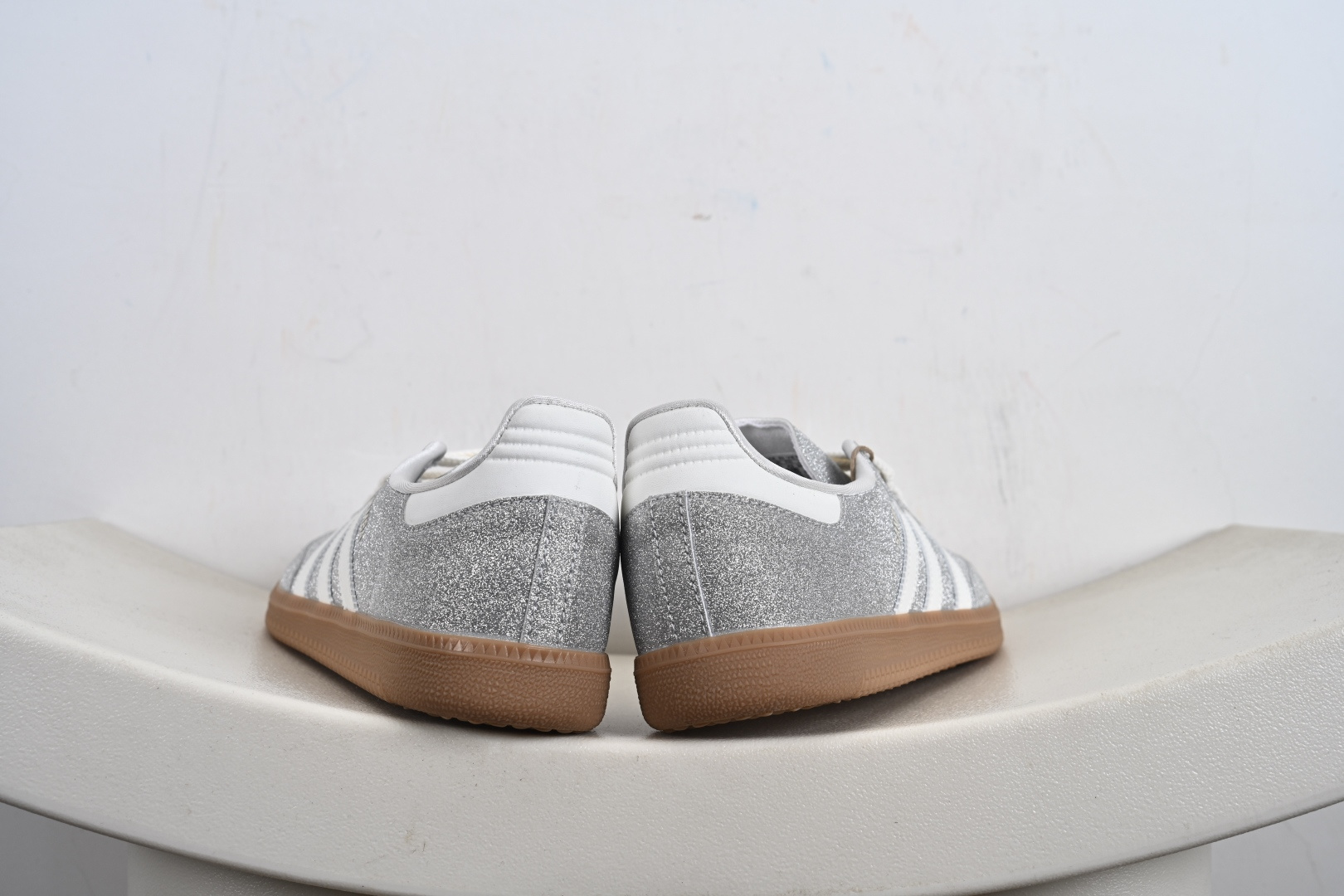 纳帕软皮版 Original Gazelle Trainers 瞪羚室内鞋系列低帮复古百搭休闲运动德训风板鞋 KI6264 纳帕软皮版 Original Gazelle Trainers 瞪羚室内鞋系列低帮复古百搭休闲运动德训风板鞋 KI6264