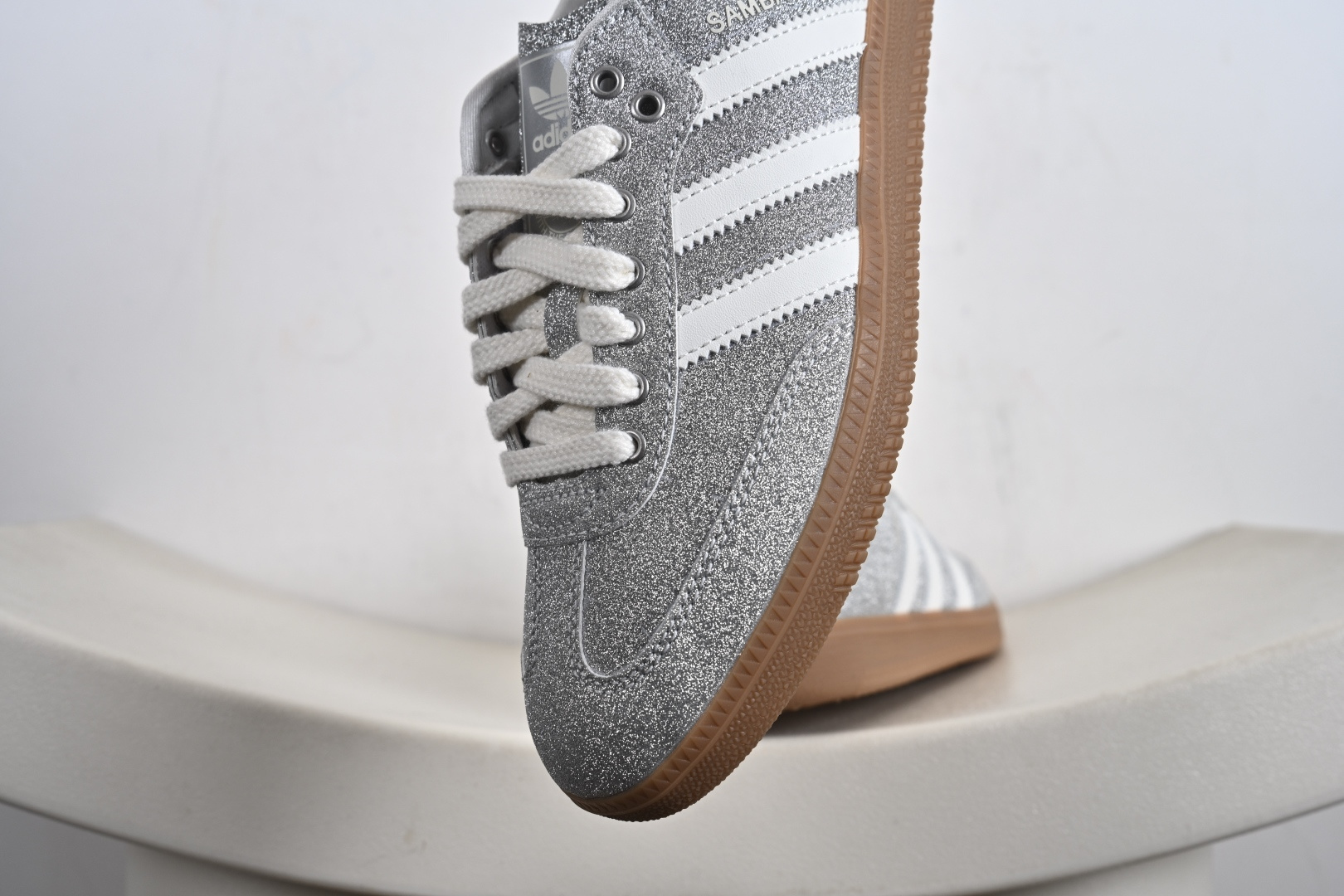纳帕软皮版 Original Gazelle Trainers 瞪羚室内鞋系列低帮复古百搭休闲运动德训风板鞋 KI6264 纳帕软皮版 Original Gazelle Trainers 瞪羚室内鞋系列低帮复古百搭休闲运动德训风板鞋 KI6264
