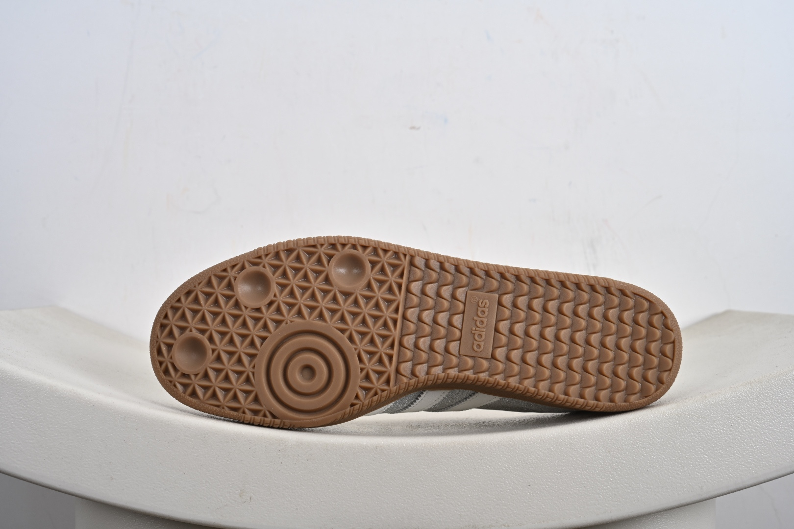 纳帕软皮版 Original Gazelle Trainers 瞪羚室内鞋系列低帮复古百搭休闲运动德训风板鞋 KI6264 纳帕软皮版 Original Gazelle Trainers 瞪羚室内鞋系列低帮复古百搭休闲运动德训风板鞋 KI6264