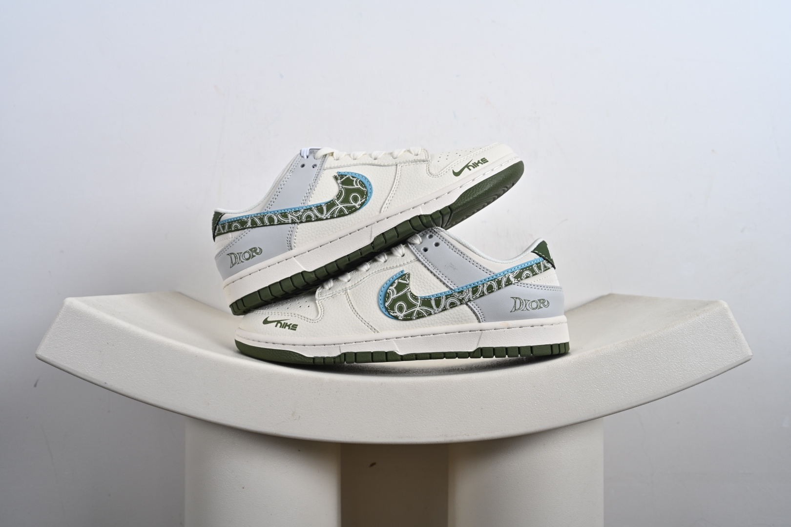 Dunk Low RETRO 联名款 HS2506-220