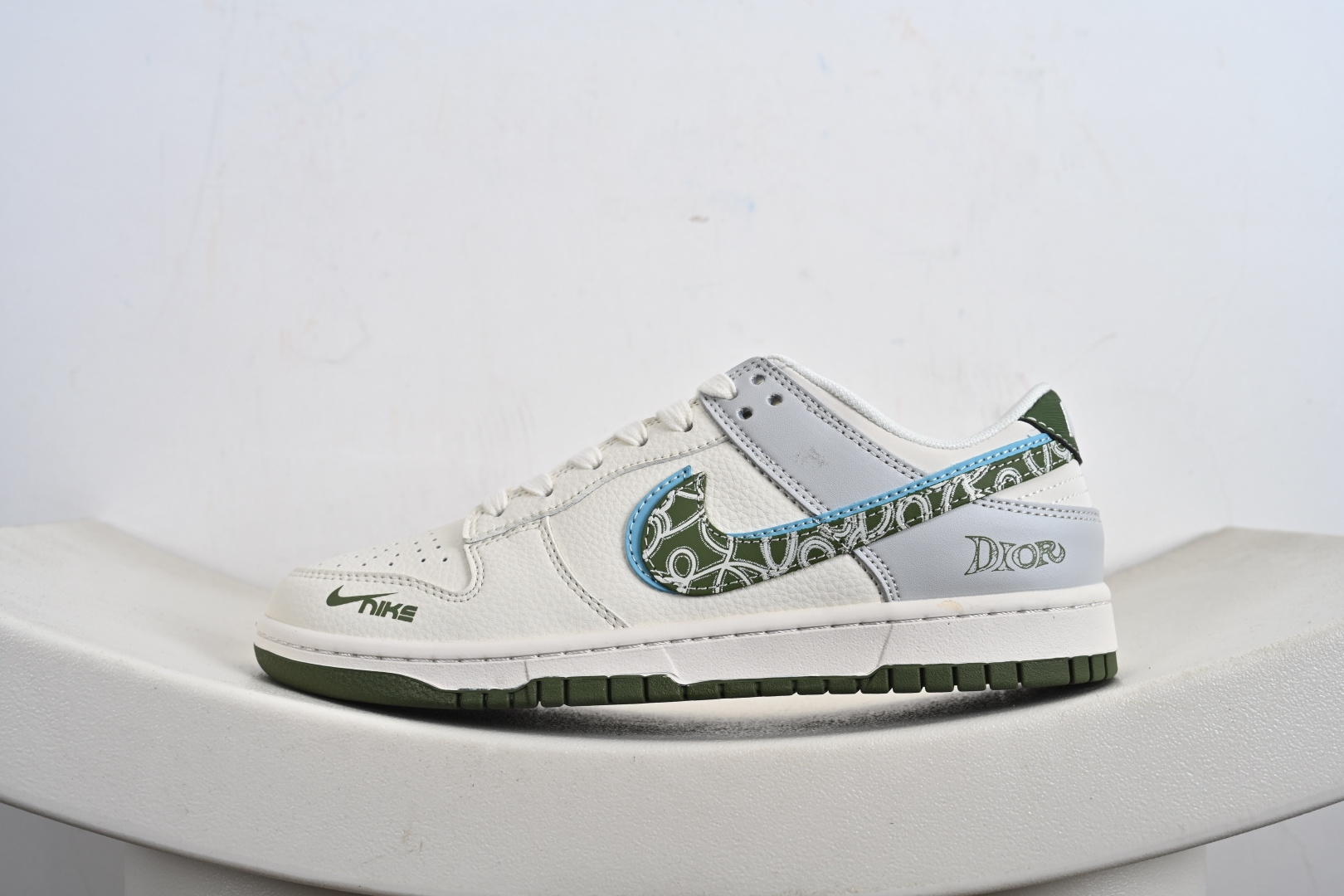 Dunk Low RETRO 联名款 HS2506-220