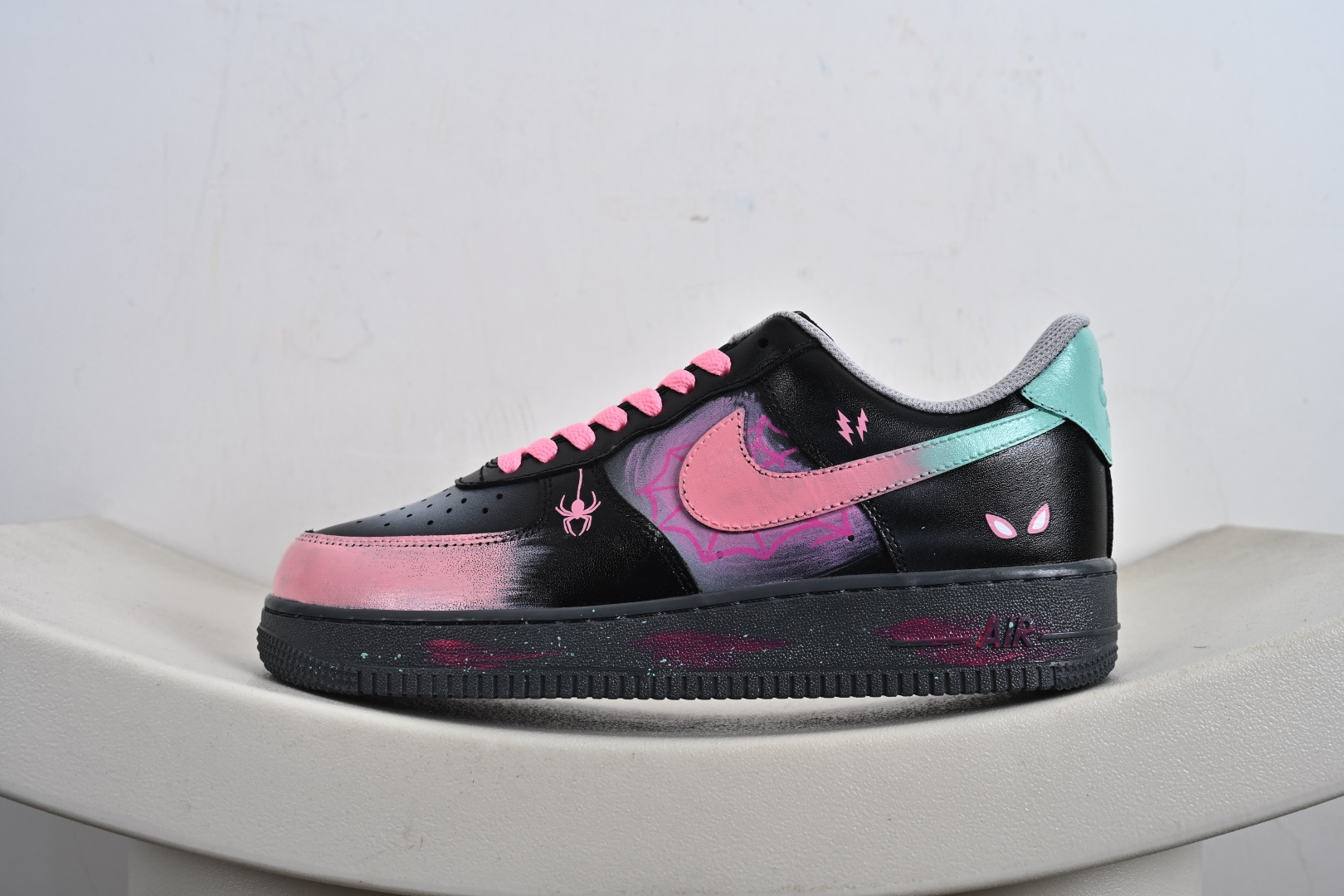 手绘涂鸦“粉电蛛影”Nike Air Force 1 “Pink electric spider shadow”空军一号定制板鞋 YD2425-011