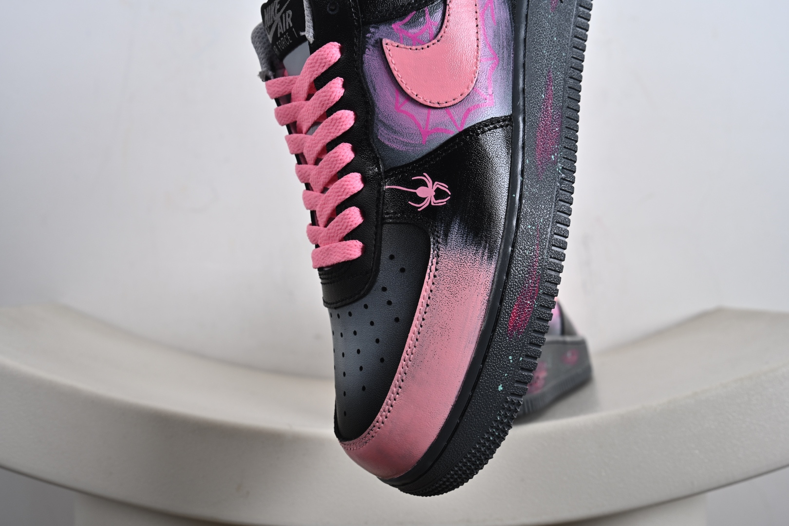 手绘涂鸦“粉电蛛影”Nike Air Force 1 “Pink electric spider shadow”空军一号定制板鞋 YD2425-011