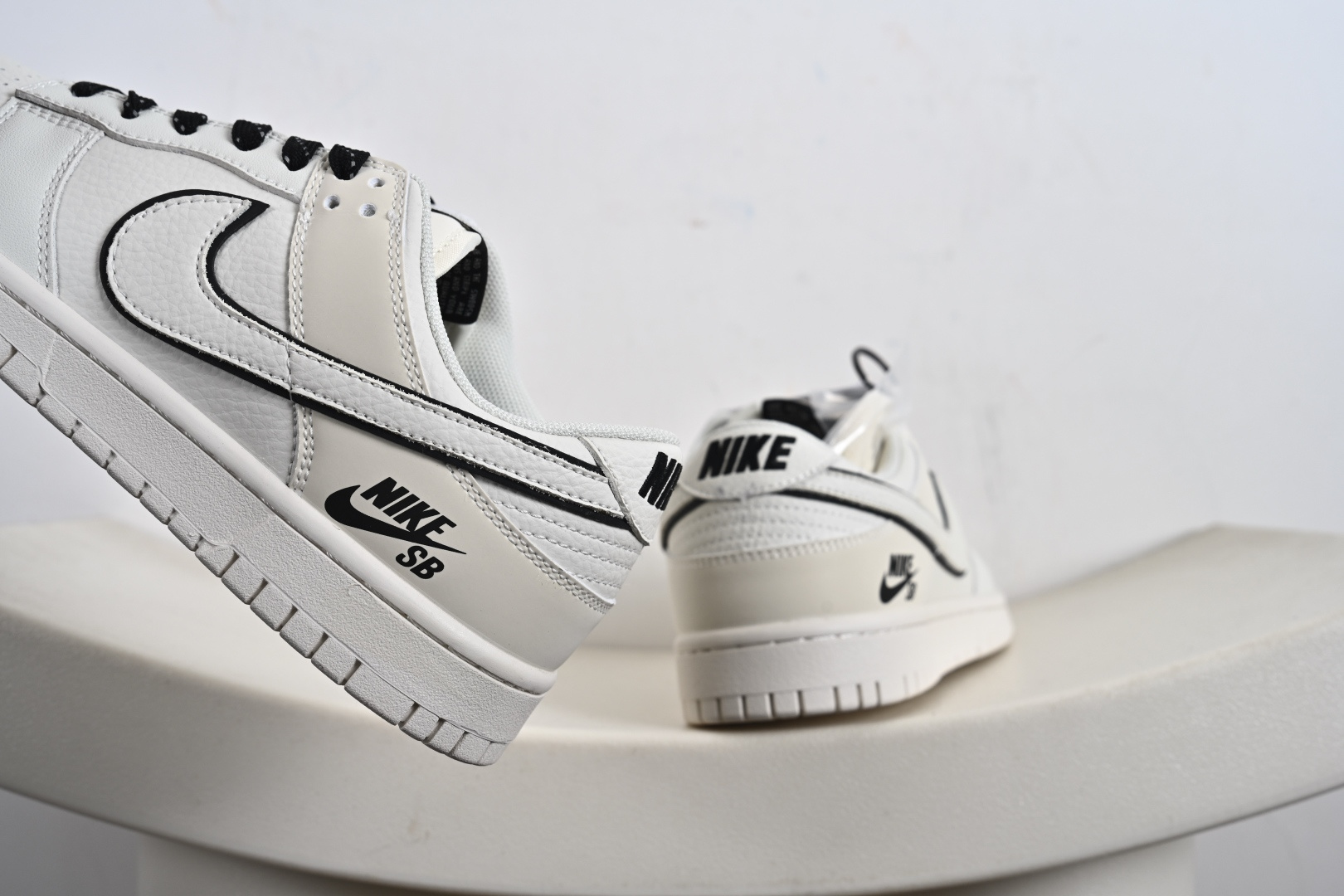 定制版 Nike SB Dunk Low 米白 周年高端定制 低帮休闲板鞋 CS1688-115 定制版 Nike SB Dunk Low 米白 周年高端定制 低帮休闲板鞋 CS1688-115