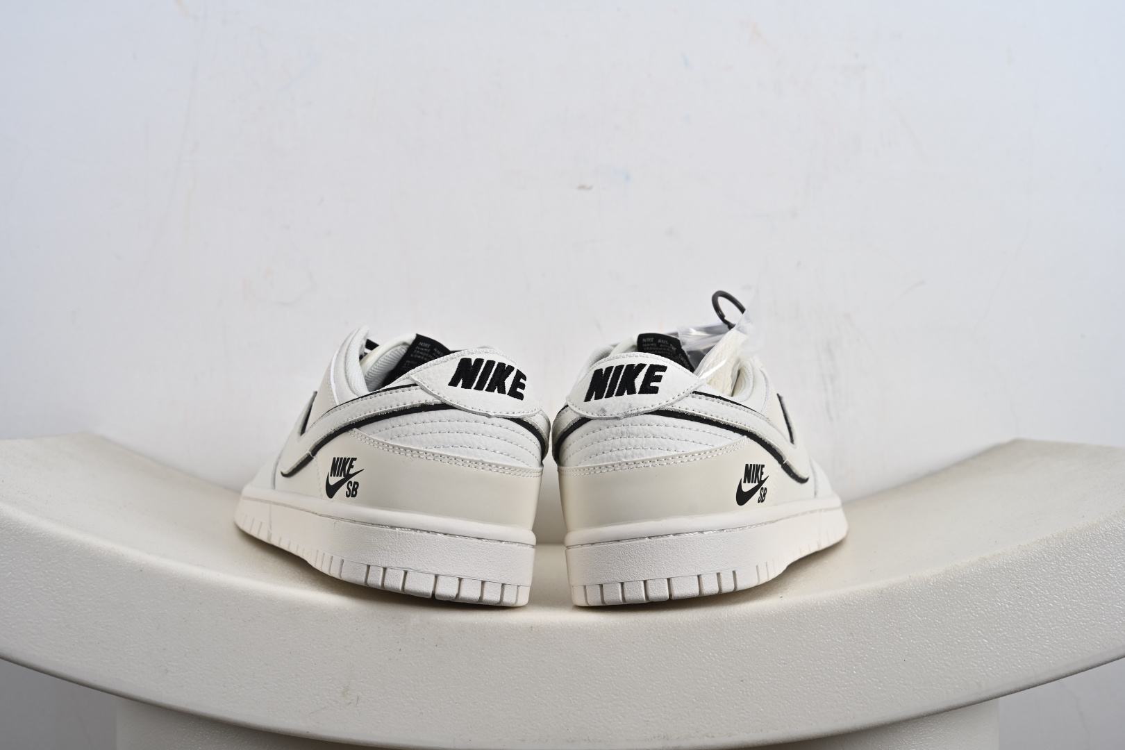 定制版 Nike SB Dunk Low 米白 周年高端定制 低帮休闲板鞋 CS1688-115 定制版 Nike SB Dunk Low 米白 周年高端定制 低帮休闲板鞋 CS1688-115