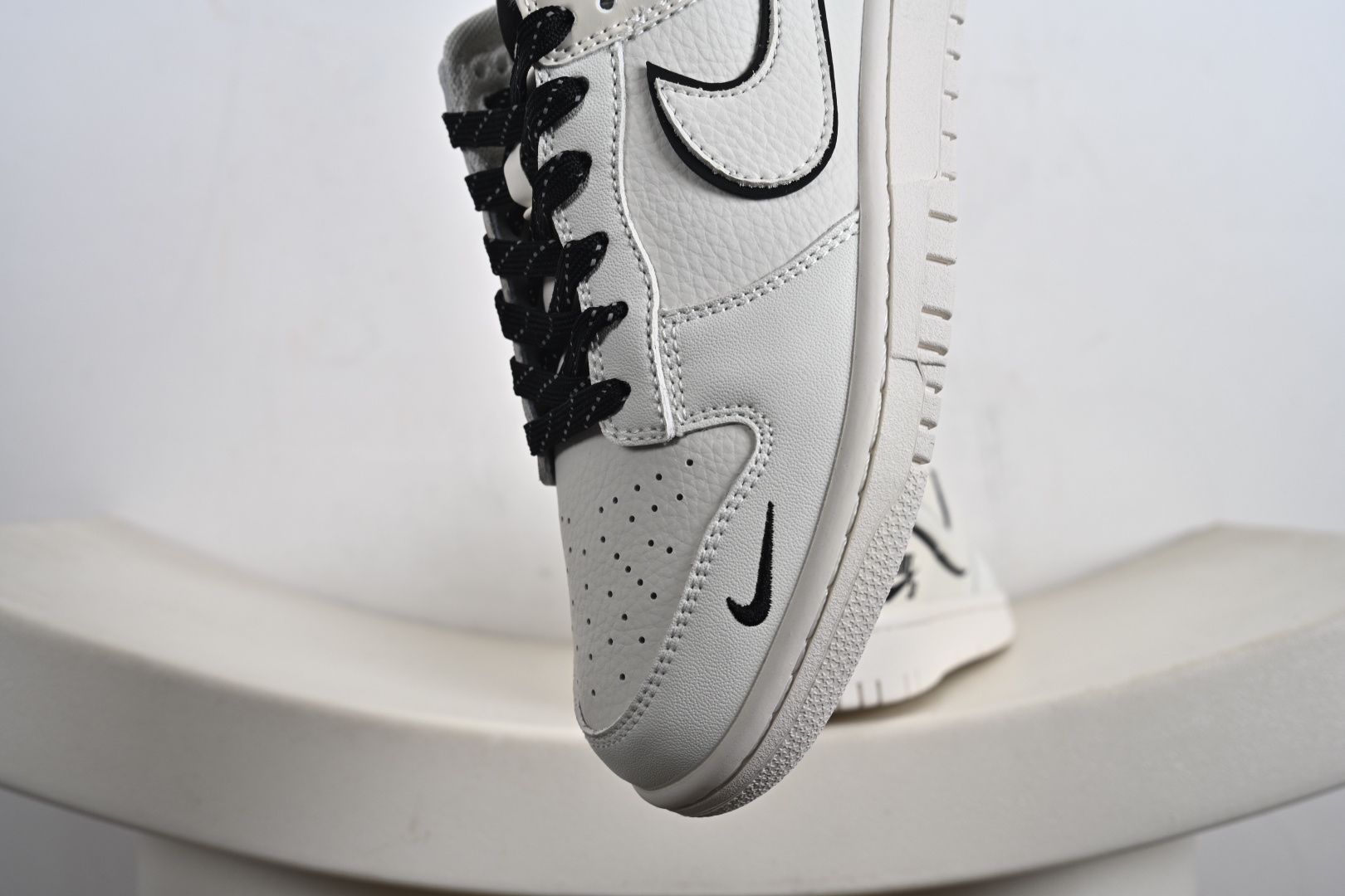 定制版 Nike SB Dunk Low 米白 周年高端定制 低帮休闲板鞋 CS1688-115 定制版 Nike SB Dunk Low 米白 周年高端定制 低帮休闲板鞋 CS1688-115