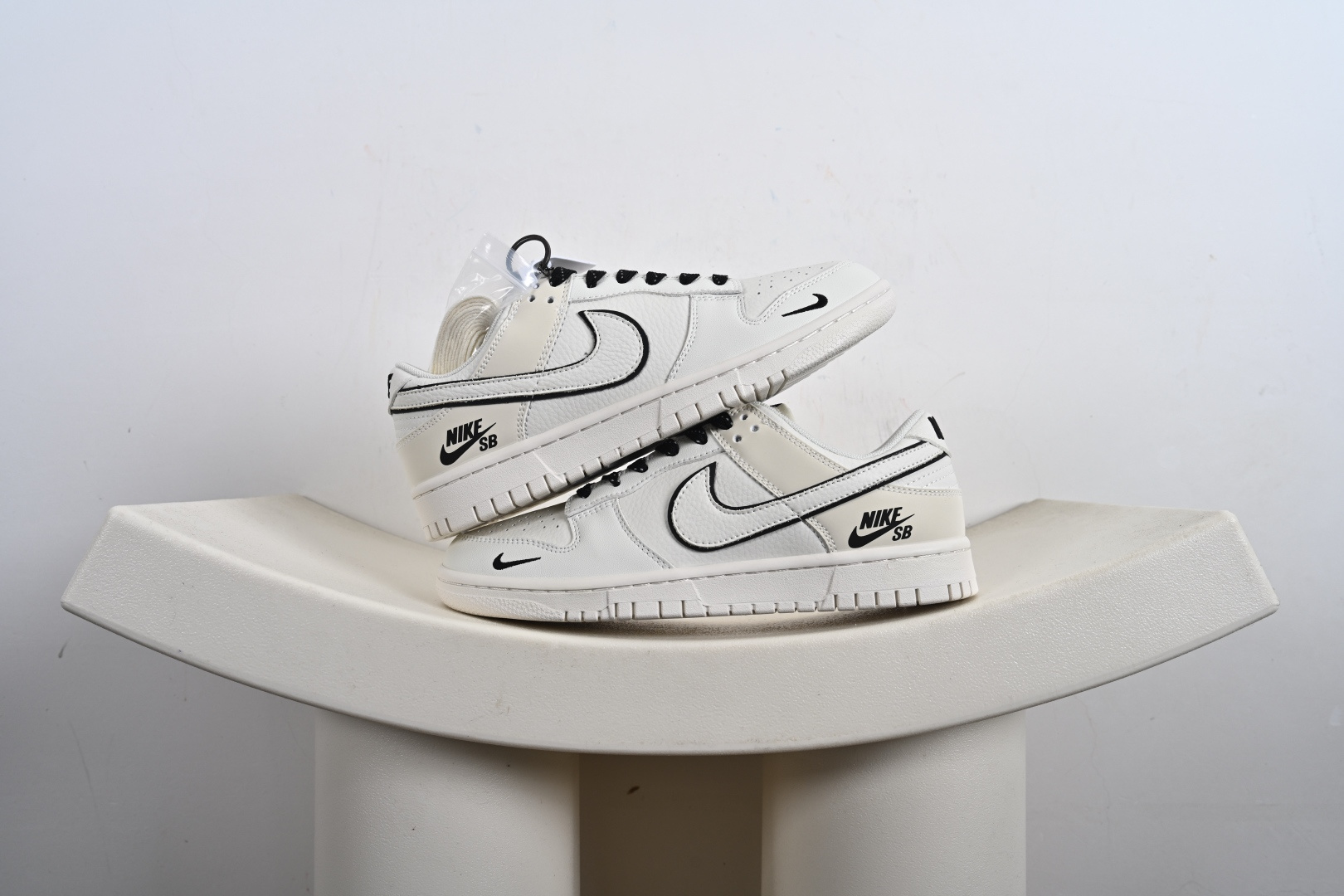 定制版 Nike SB Dunk Low 米白 周年高端定制 低帮休闲板鞋 CS1688-115 定制版 Nike SB Dunk Low 米白 周年高端定制 低帮休闲板鞋 CS1688-115