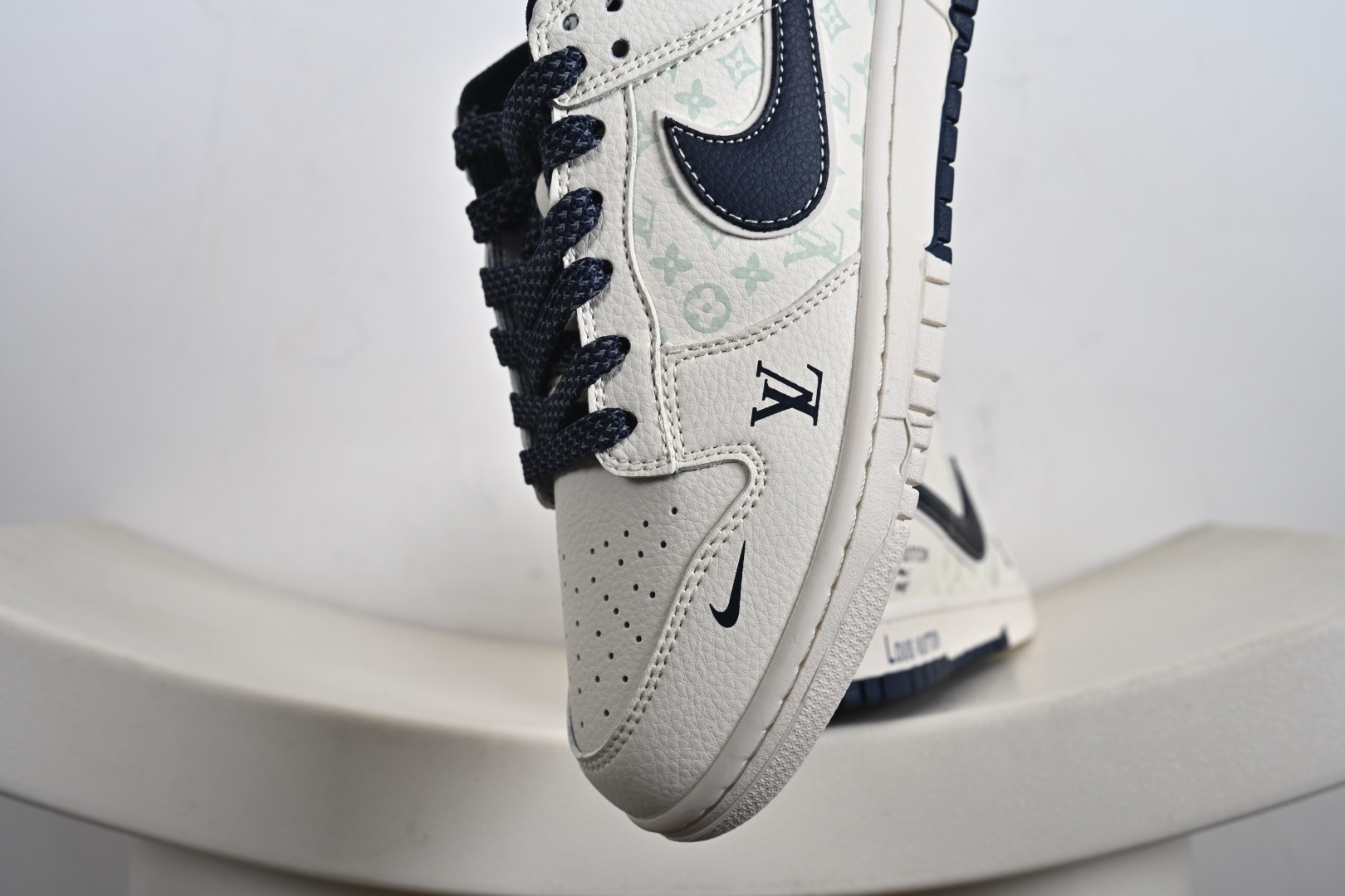 Nike SB Dunk Low LV联名 米蓝印花 低帮休闲板鞋 HT5088-610