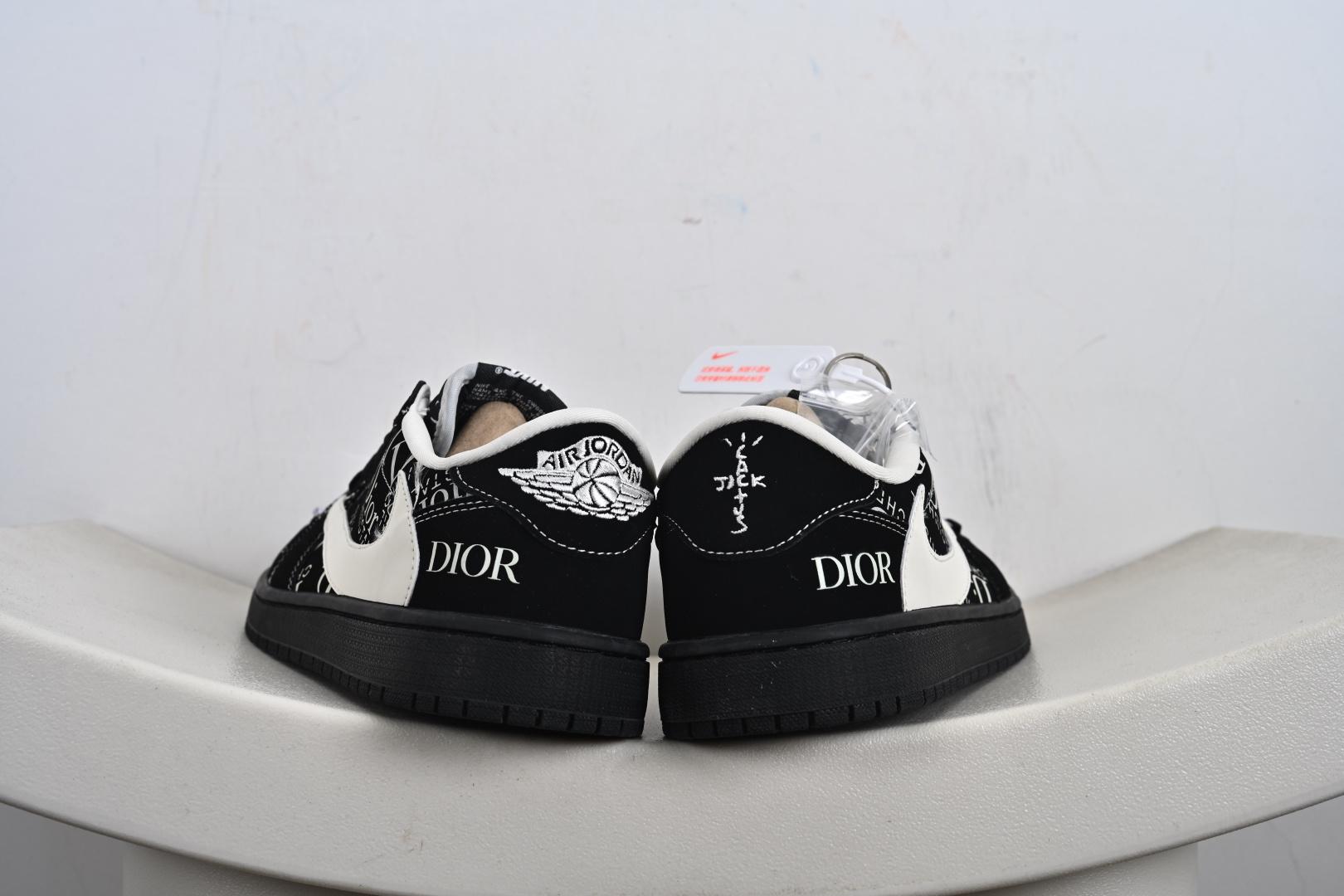 Dior x Air Jordan 1 Low 字母黑白线 LD2025-036