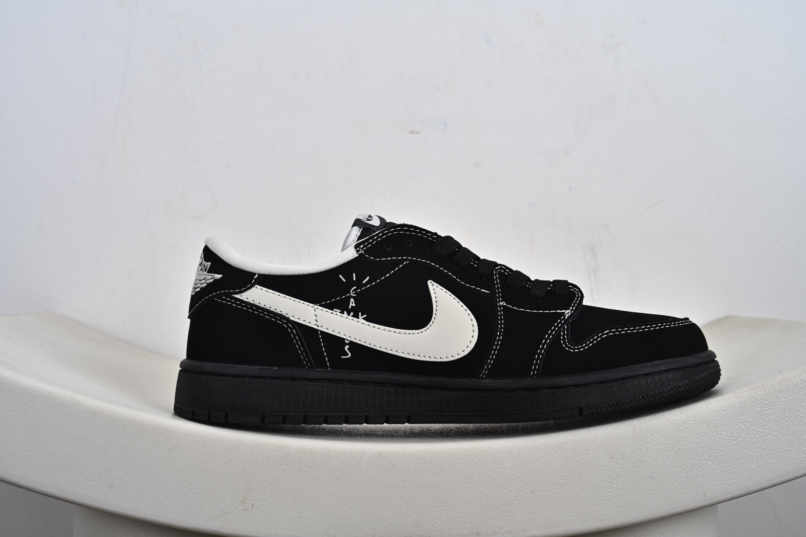 Dior x Air Jordan 1 Low 字母黑白线 LD2025-036