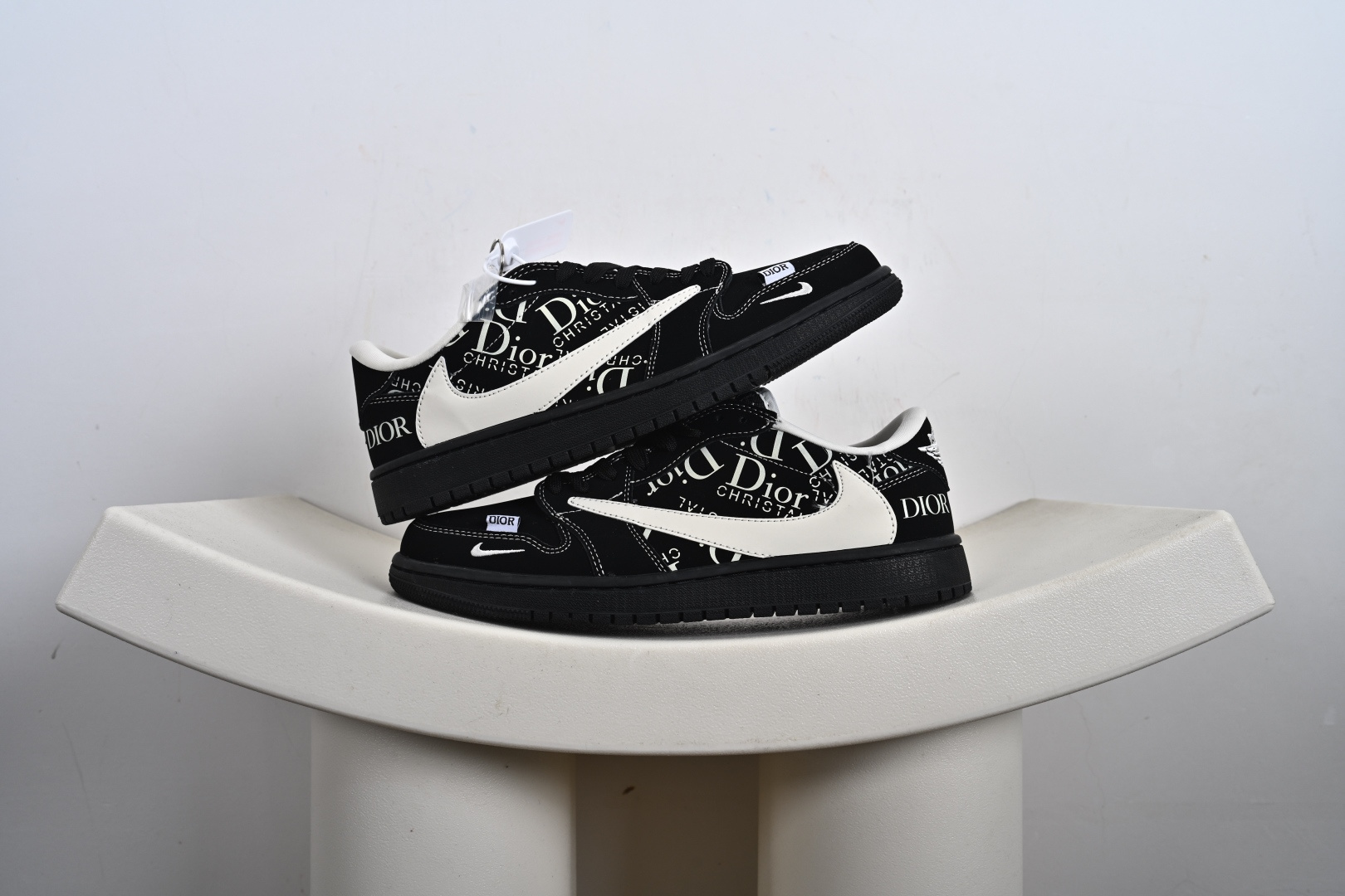 Dior x Air Jordan 1 Low 字母黑白线 LD2025-036