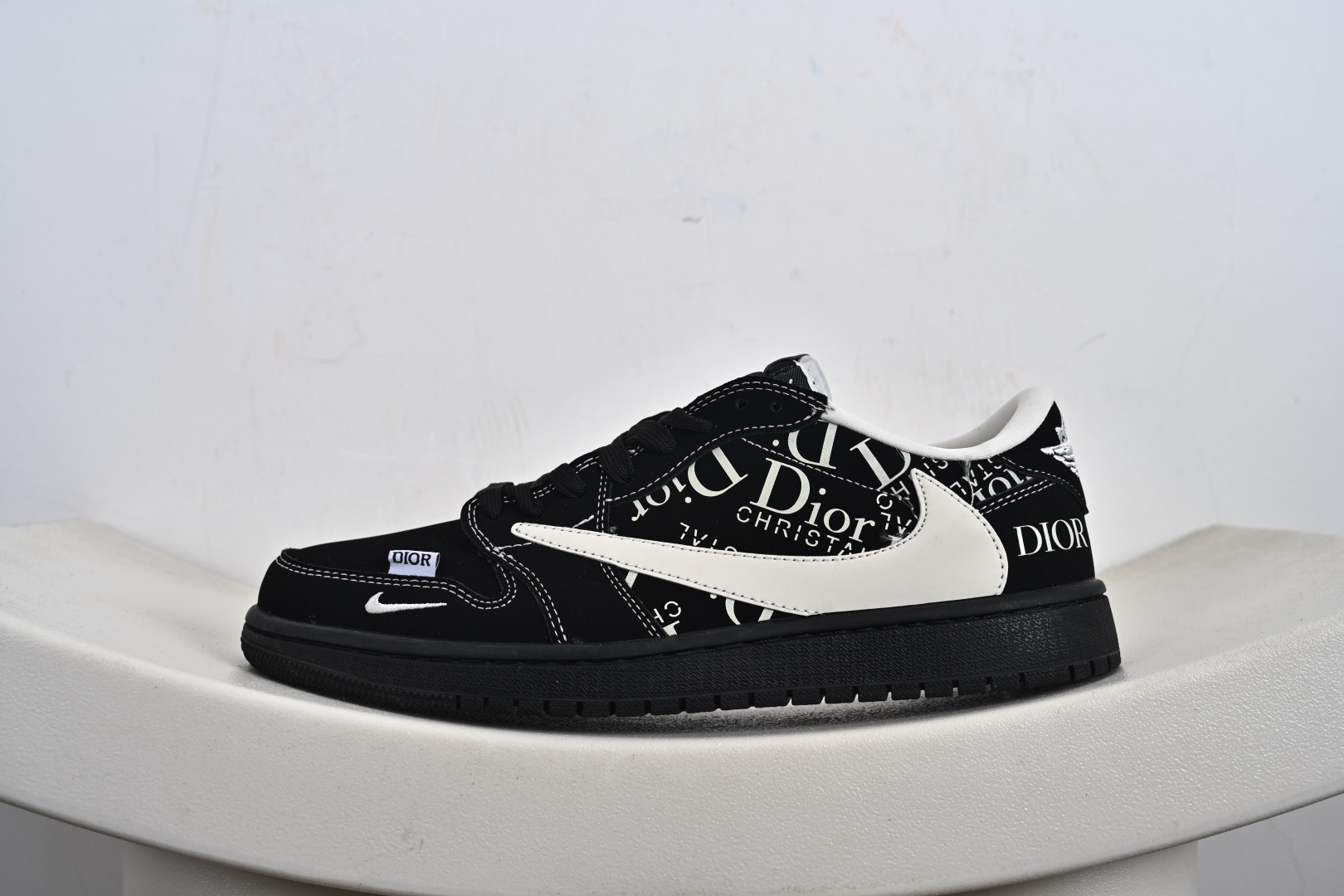 Dior x Air Jordan 1 Low 字母黑白线 LD2025-036