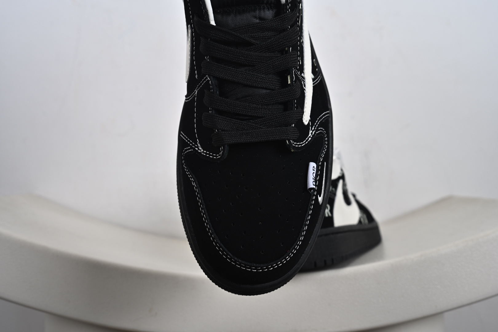 Dior x Air Jordan 1 Low 字母黑白线 LD2025-036