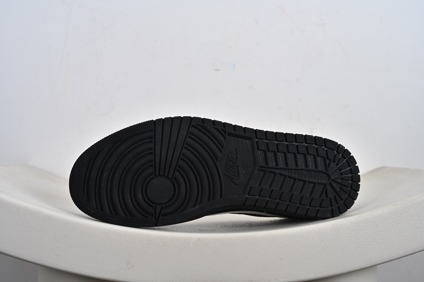 Dior x Air Jordan 1 Low 字母黑白线 LD2025-036