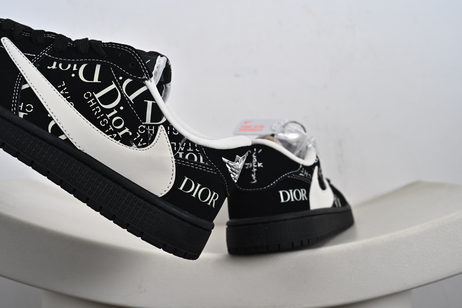 Dior x Air Jordan 1 Low 字母黑白线 LD2025-036