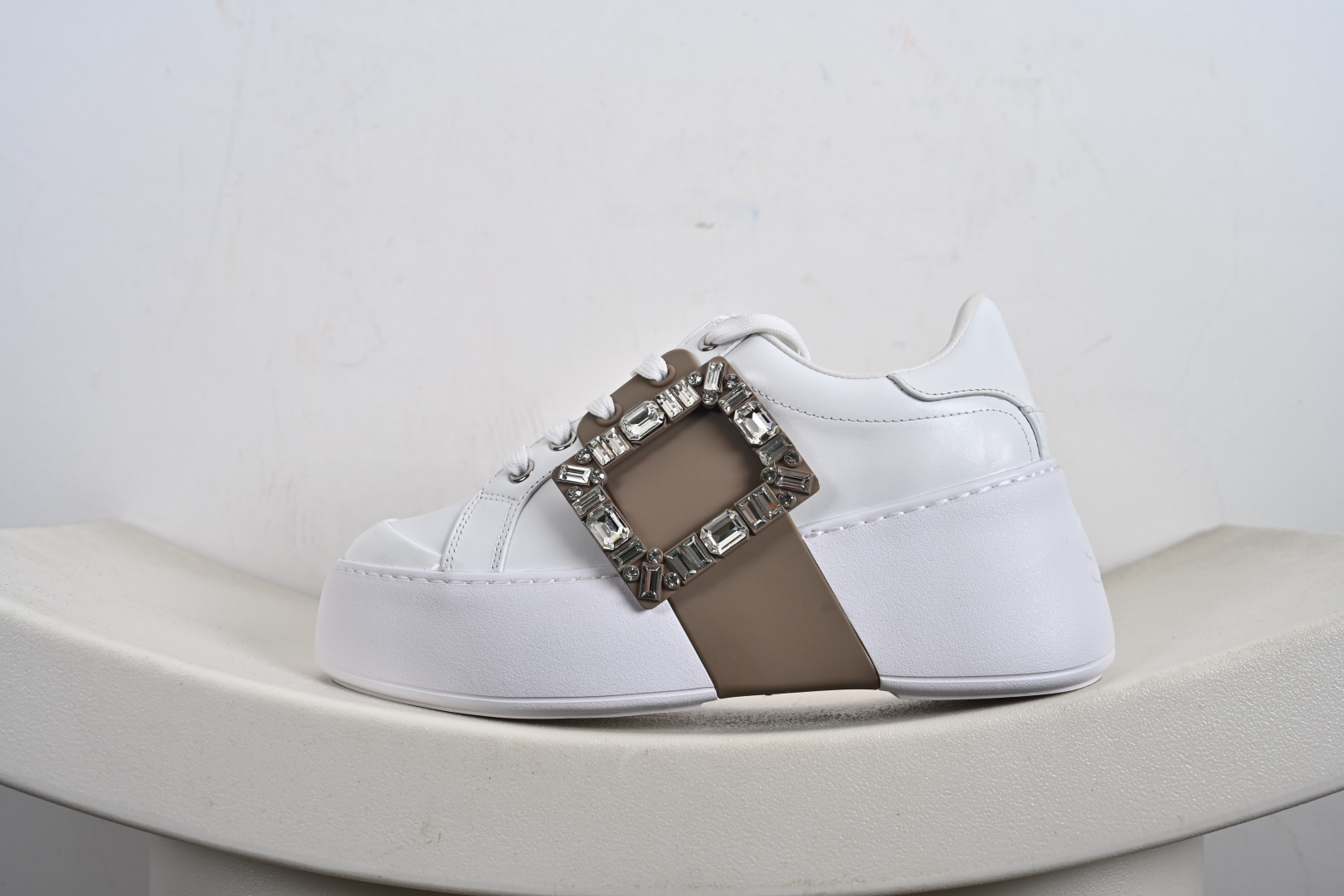 Roger Vivier罗杰维维亚 Viv Skate 小牛皮 圆头厚底 低帮 板鞋