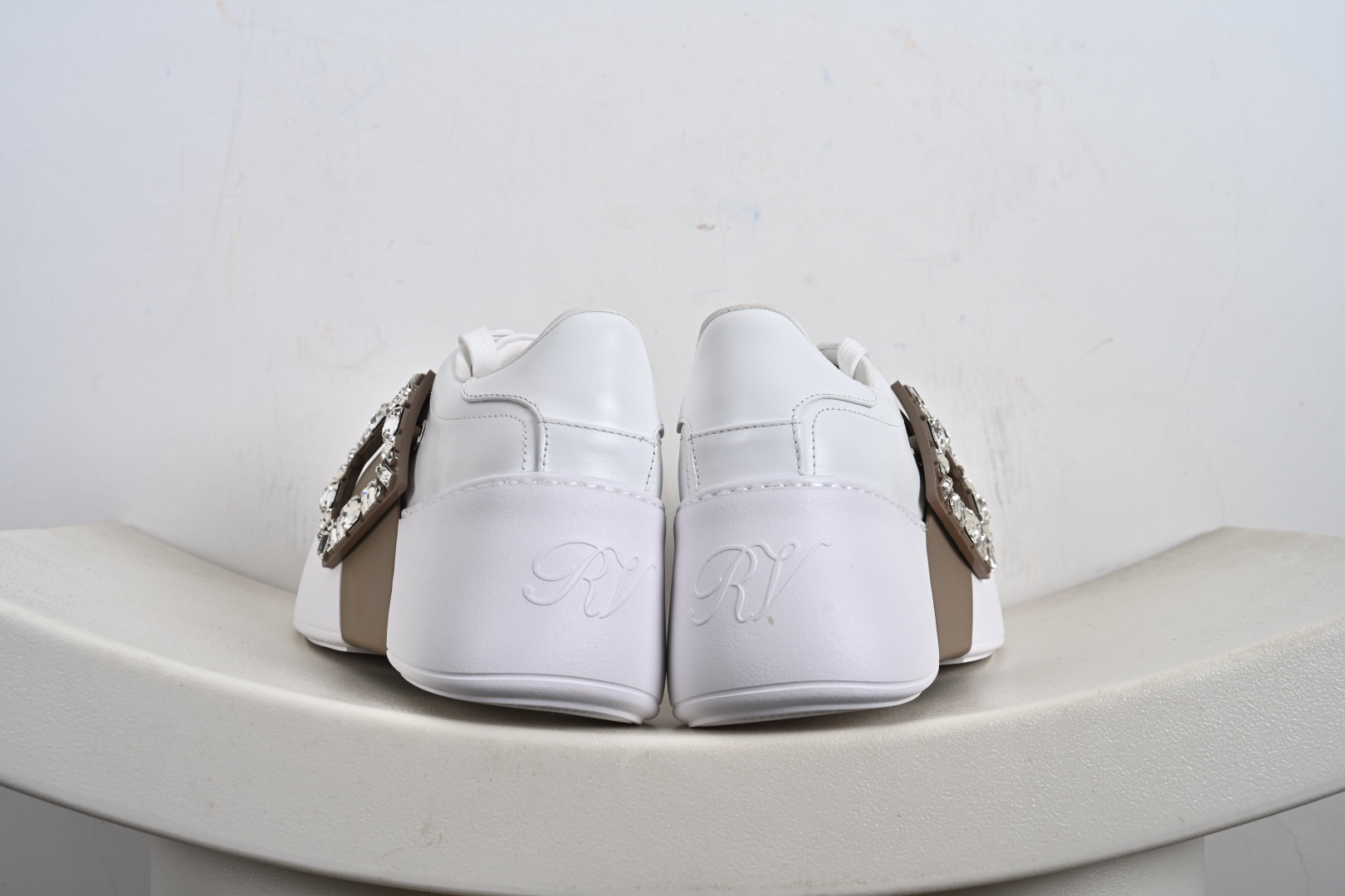 Roger Vivier罗杰维维亚 Viv Skate 小牛皮 圆头厚底 低帮 板鞋