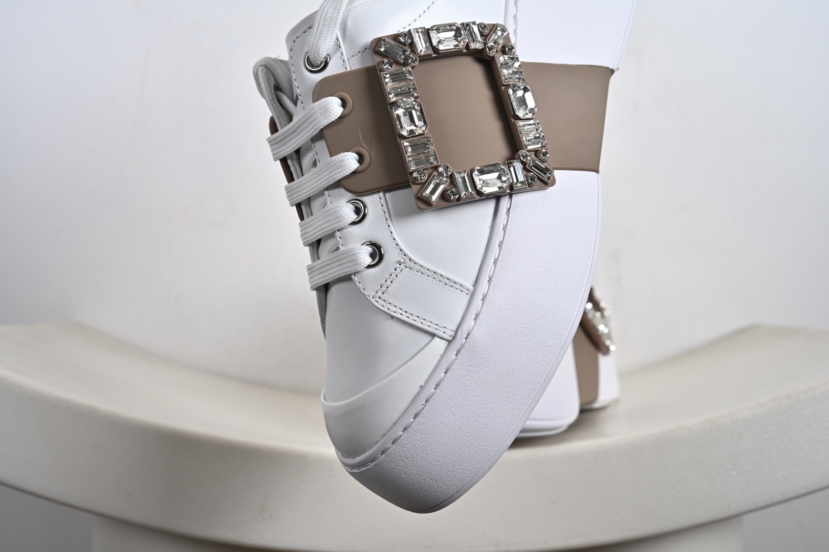 Roger Vivier罗杰维维亚 Viv Skate 小牛皮 圆头厚底 低帮 板鞋