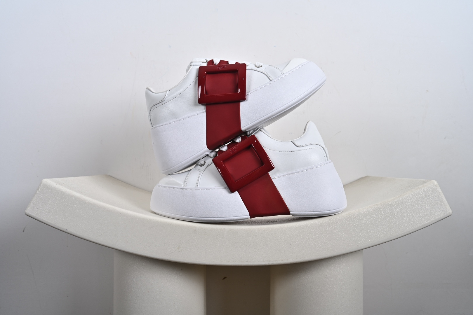 Roger Vivier罗杰维维亚 Viv Skate 小牛皮 圆头厚底 低帮 板鞋