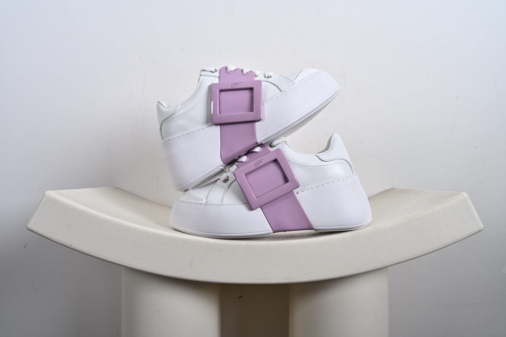 Roger Vivier罗杰维维亚 Viv Skate 小牛皮 圆头厚底 低帮 板鞋