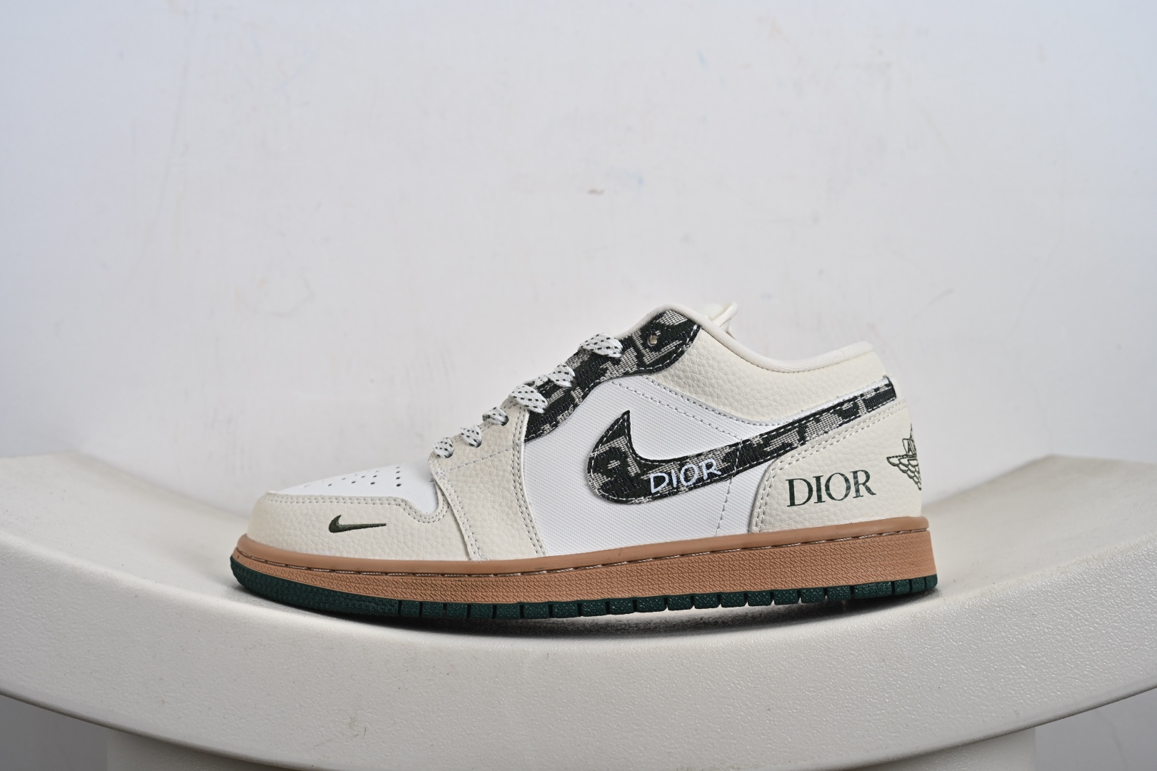Nike Air Jordan 1 Low 定制配色 迪奥联名 定制AJ联名-高端定制 低帮复古文化板鞋 LR8888-013
