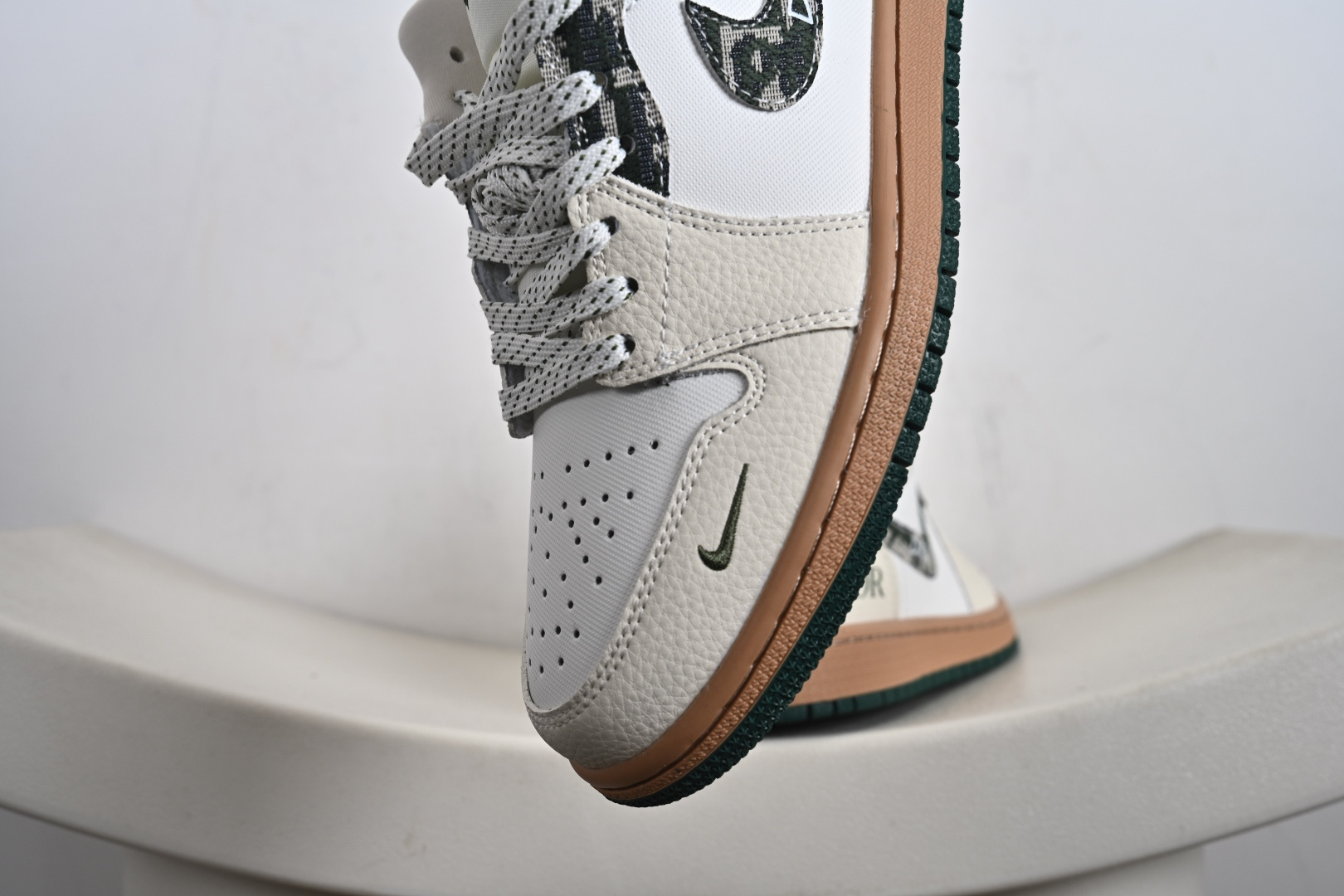 Nike Air Jordan 1 Low 定制配色 迪奥联名 定制AJ联名-高端定制 低帮复古文化板鞋 LR8888-013