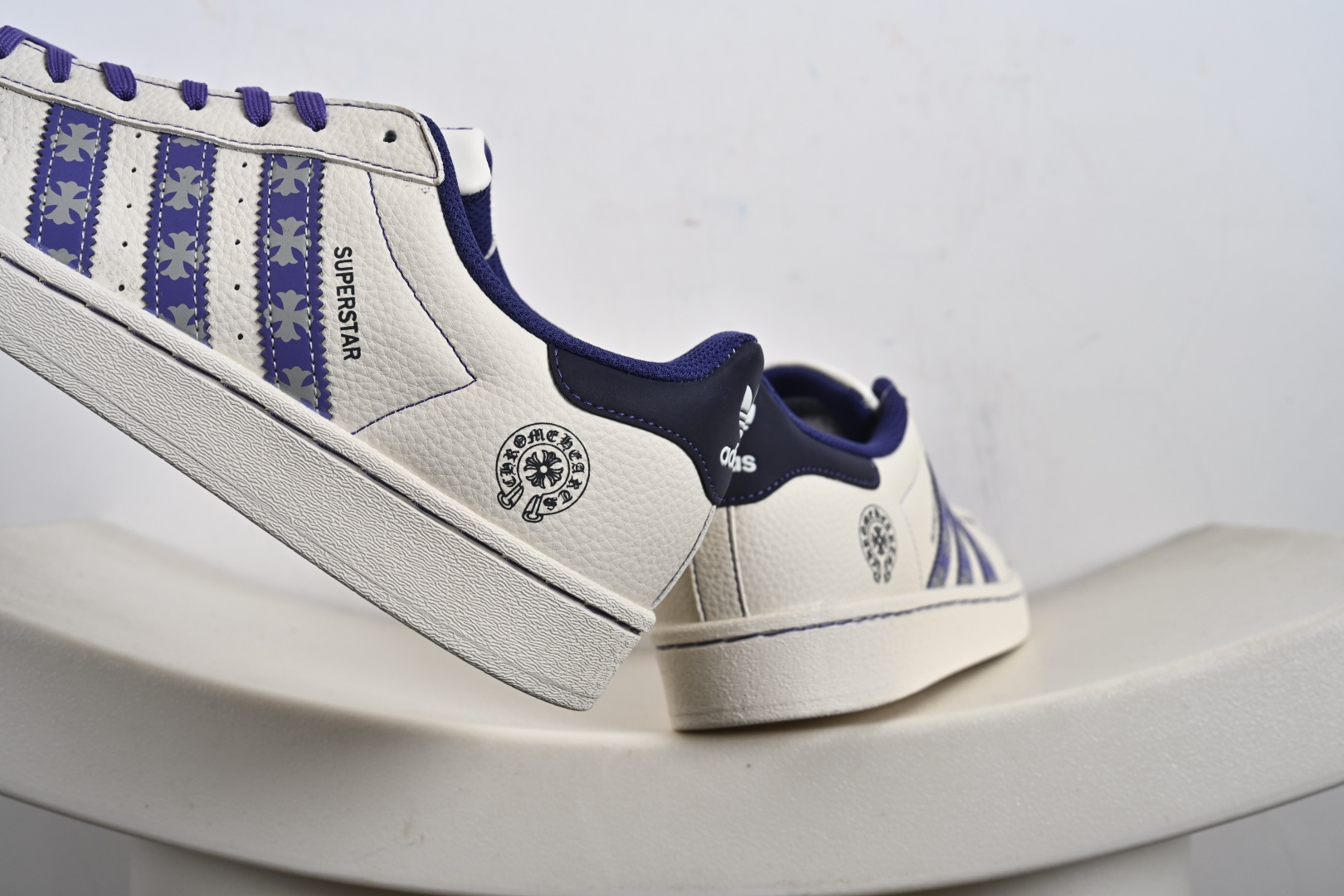 高端定制adidas Super “克罗心联名- 白紫克罗心印花”经典贝壳头 DS0021