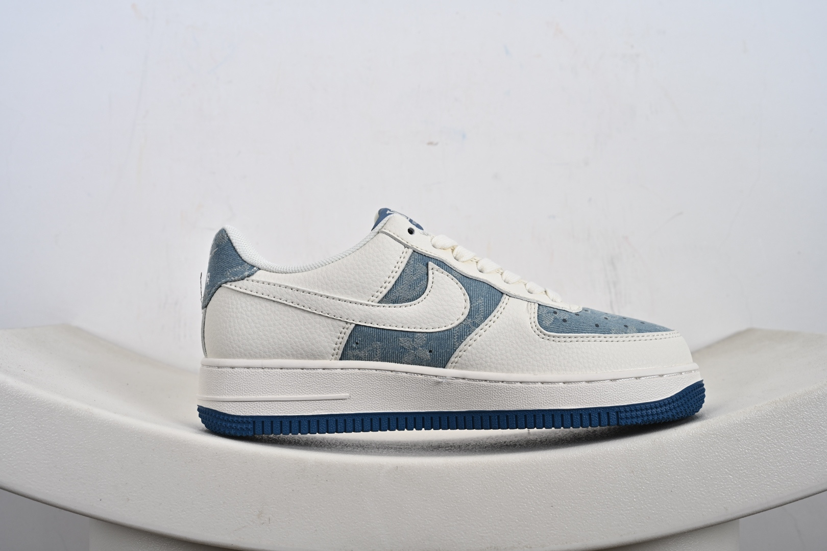 高端定制Nike Air Force 1 '07 Low “LV联名------ 白蓝帆布” 高端定制 低帮休闲板鞋 XD2588-606
