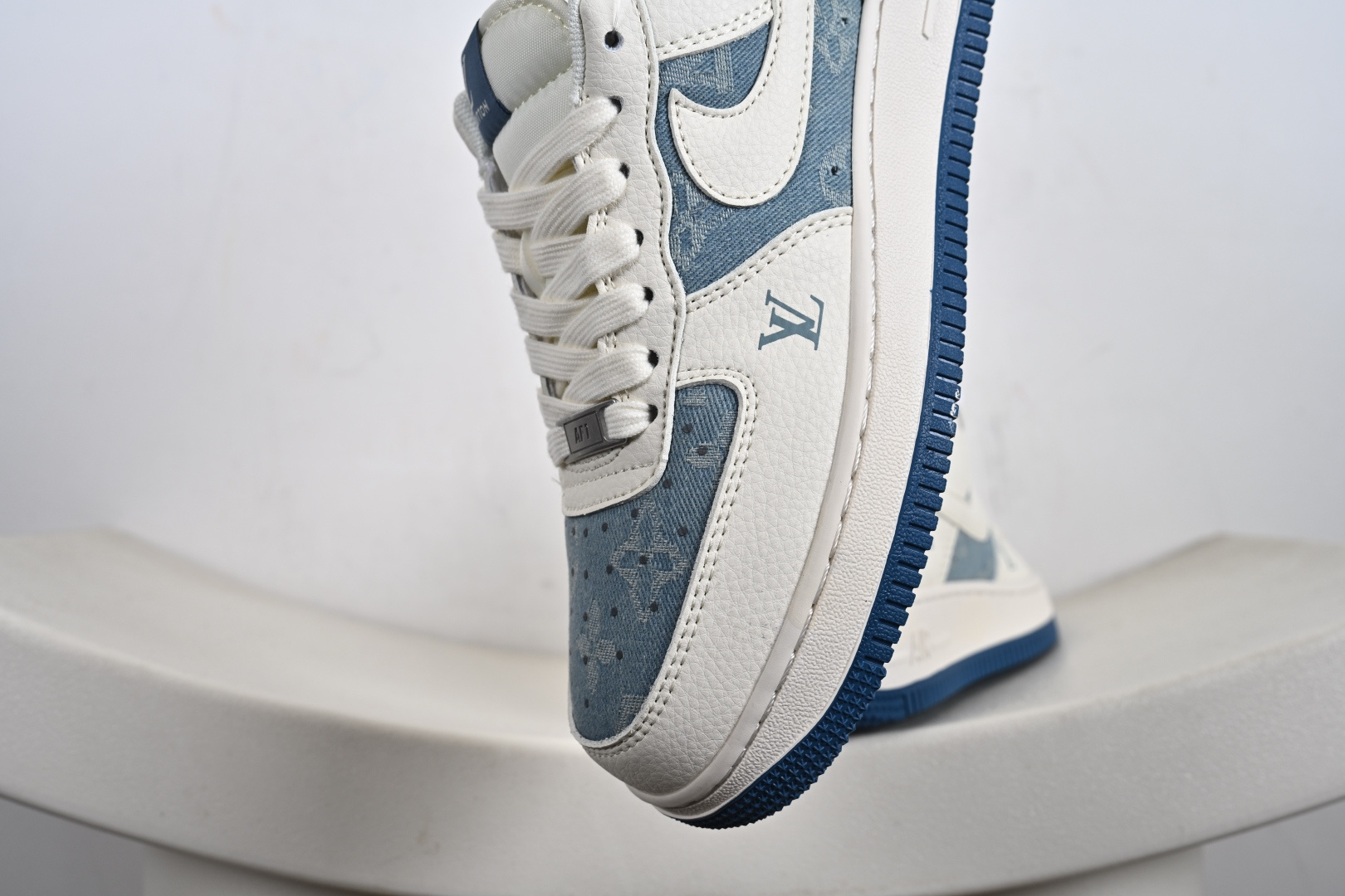 高端定制Nike Air Force 1 '07 Low “LV联名------ 白蓝帆布” 高端定制 低帮休闲板鞋 XD2588-606