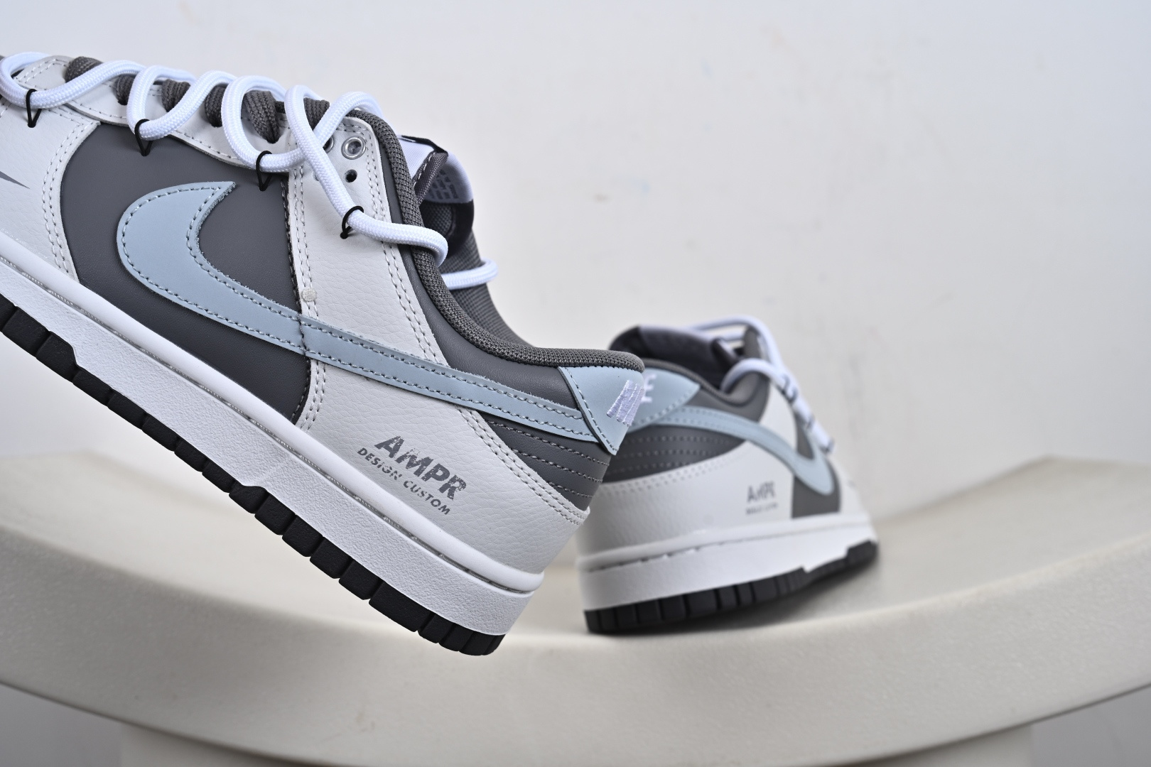 Nike SB Dunk Low 解构绑带 GB0528-110-High Quatity Cheap Brand wholesale wholesaler seller Clothes Bags handbags Sneakers Top Fashion Clothing Shoes from China Factory Chinese suppliers best Quality Beautiful Price Nike SB Dunk Low 解构绑带 GB0528-110