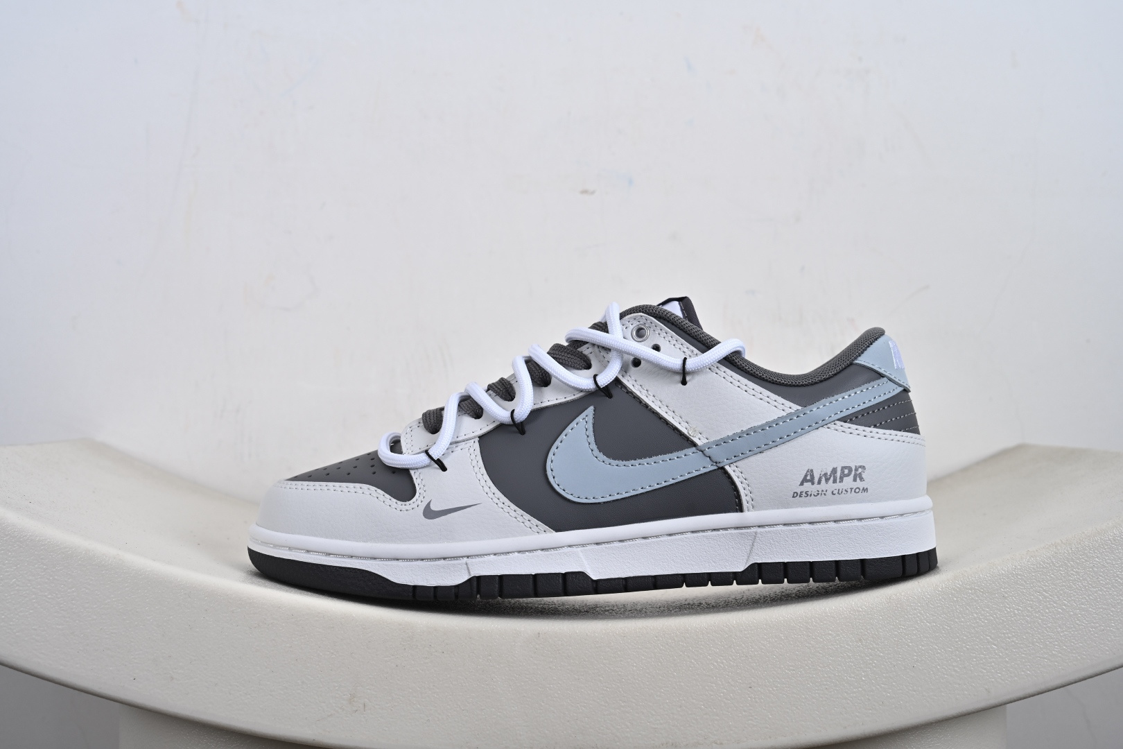 Nike SB Dunk Low 解构绑带 GB0528-110-High Quatity Cheap Brand wholesale wholesaler seller Clothes Bags handbags Sneakers Top Fashion Clothing Shoes from China Factory Chinese suppliers best Quality Beautiful Price Nike SB Dunk Low 解构绑带 GB0528-110