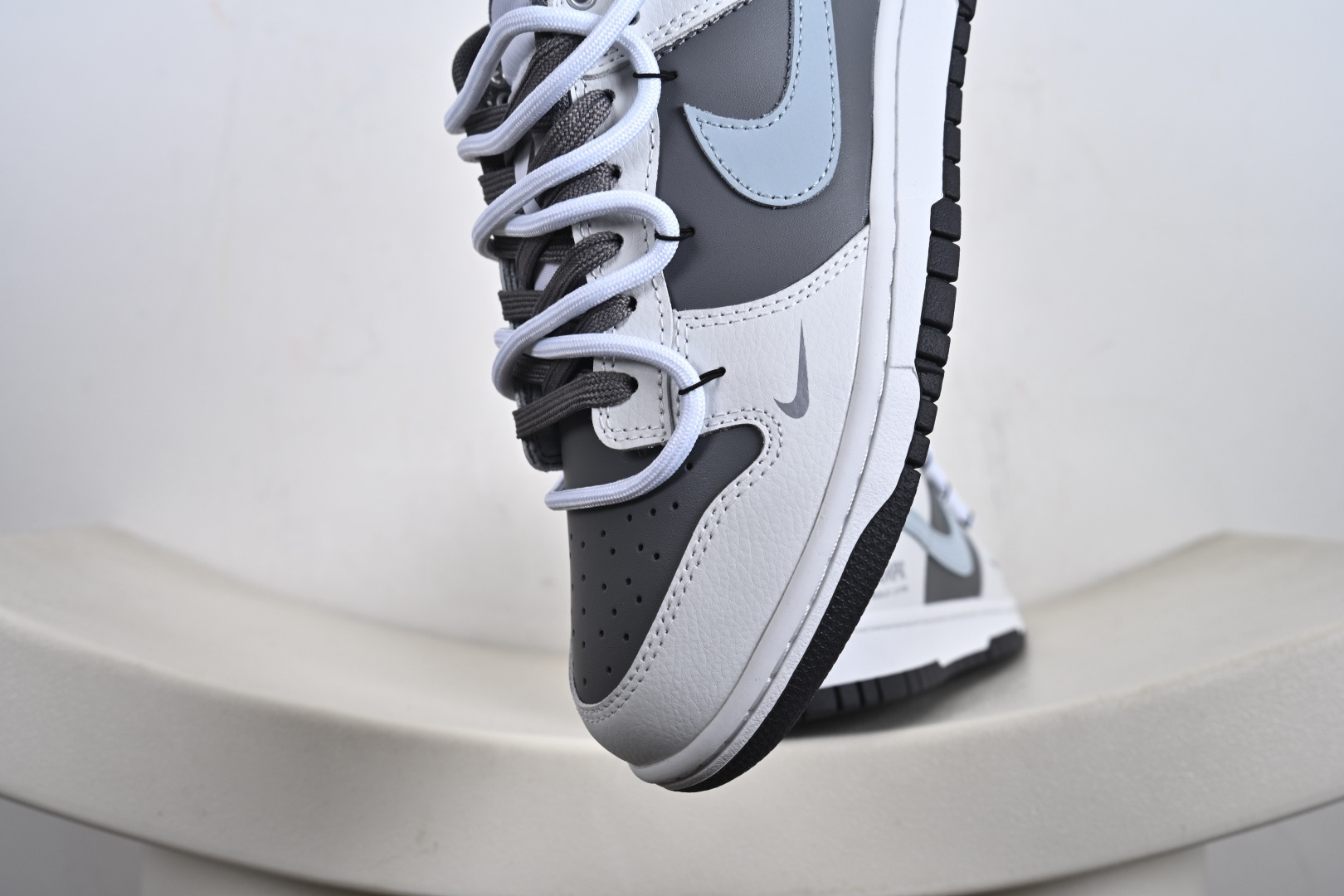 Nike SB Dunk Low 解构绑带 GB0528-110-High Quatity Cheap Brand wholesale wholesaler seller Clothes Bags handbags Sneakers Top Fashion Clothing Shoes from China Factory Chinese suppliers best Quality Beautiful Price Nike SB Dunk Low 解构绑带 GB0528-110