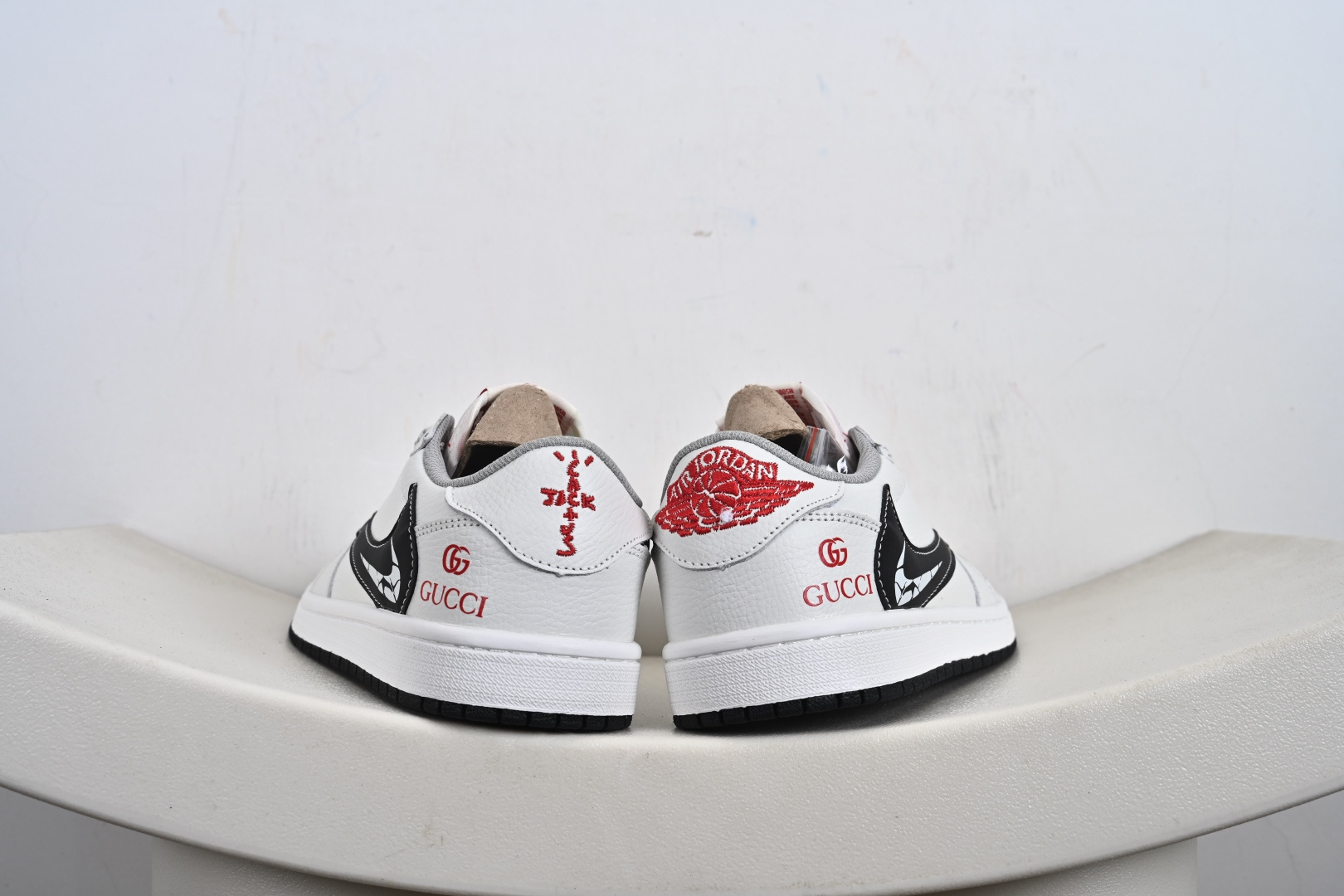 Nike Air Jordan 1 x Travis Scott AJ1倒勾 乔一倒钩 ‘DIY’定制 耐克 低帮文化篮球鞋 DZ5899-029