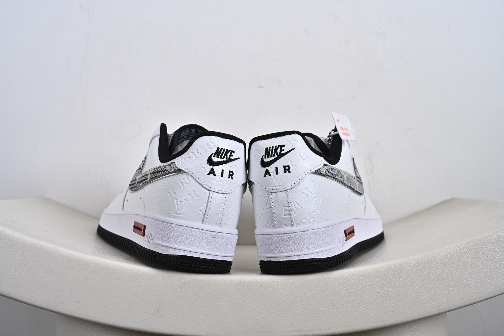 240 高端定制 Air Force 1 '07 Low “LV联名---白黑立体印刷” 高端定制 低帮休闲板鞋 XL1979-111