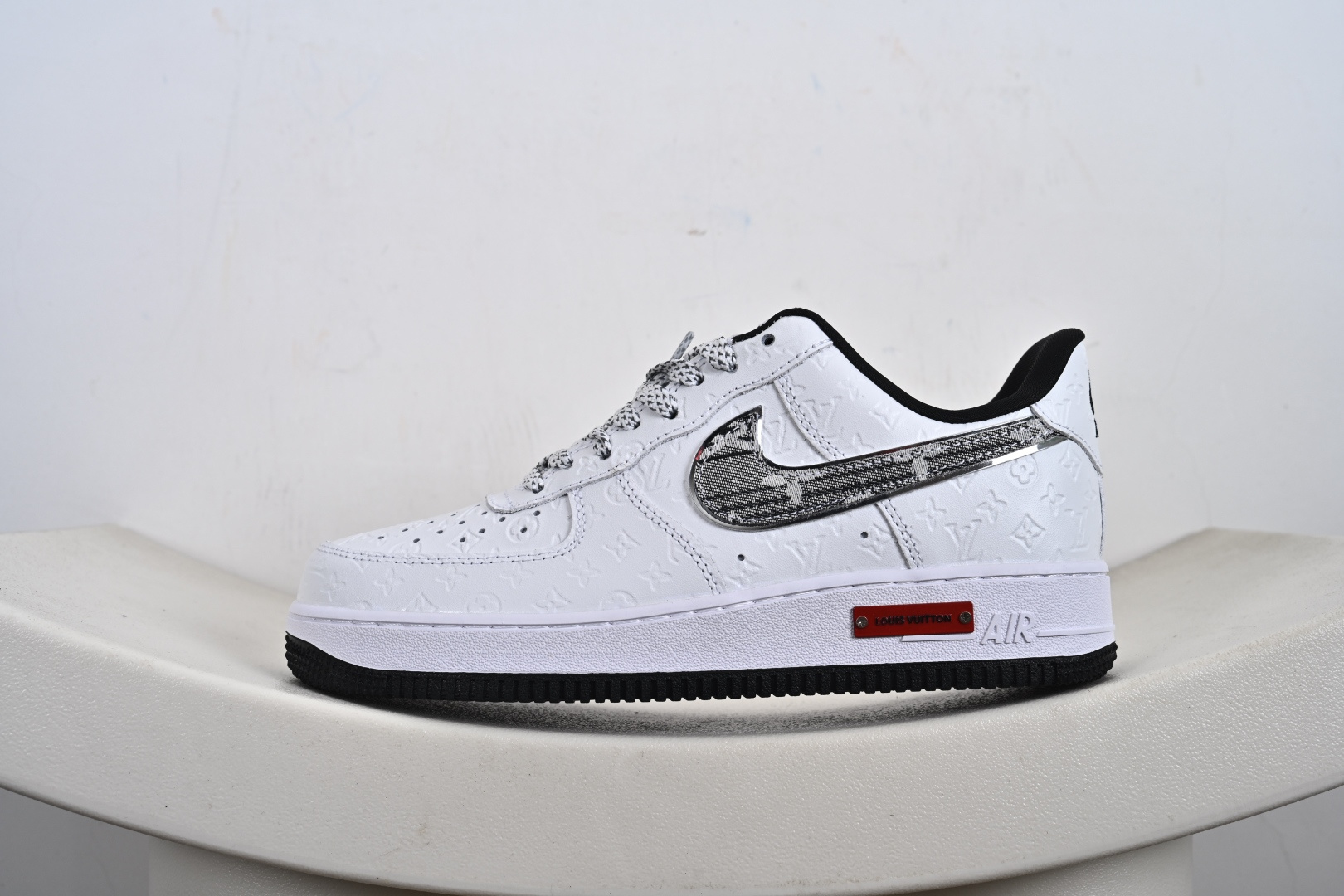 240 高端定制 Air Force 1 '07 Low “LV联名---白黑立体印刷” 高端定制 低帮休闲板鞋 XL1979-111