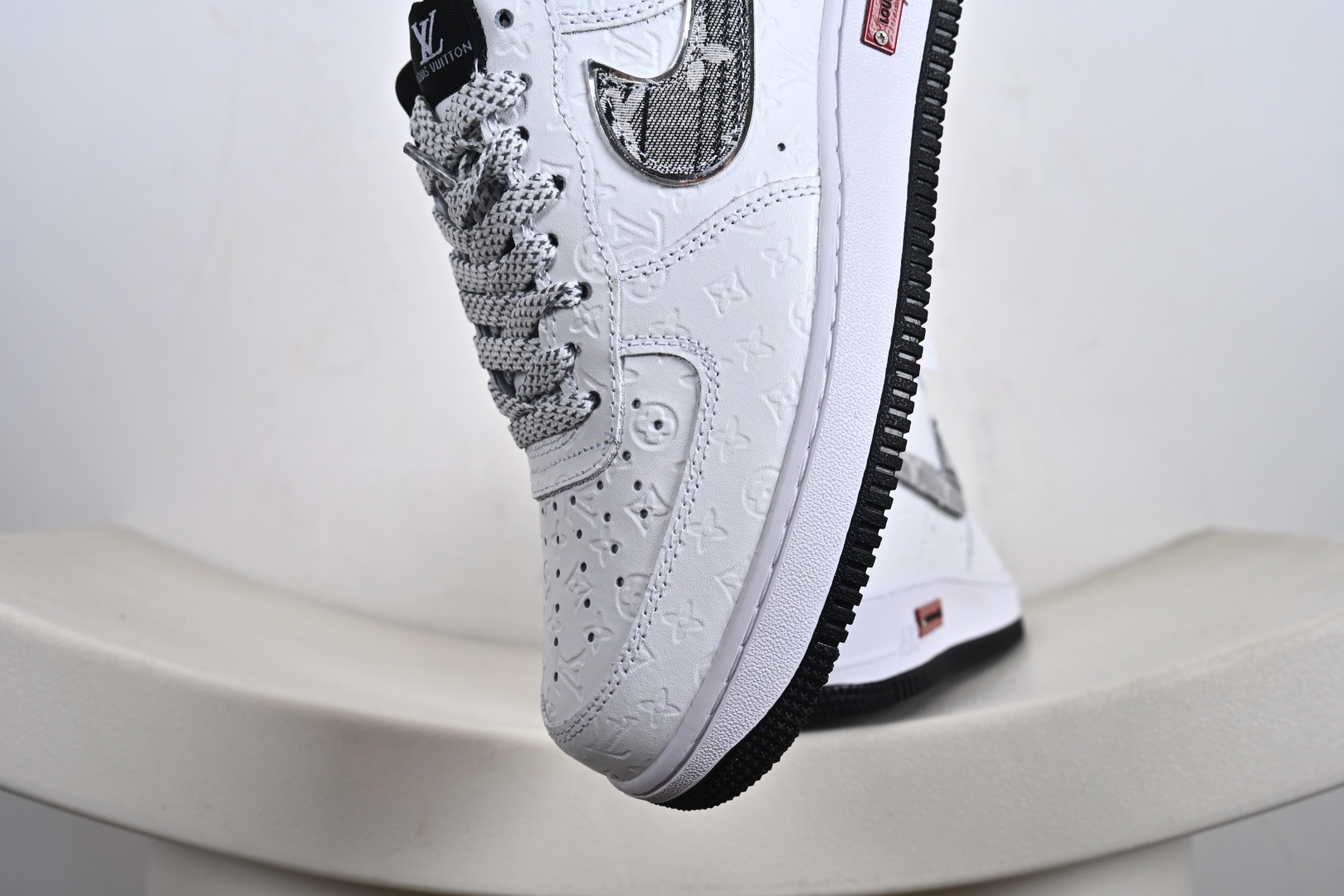 240 高端定制 Air Force 1 '07 Low “LV联名---白黑立体印刷” 高端定制 低帮休闲板鞋 XL1979-111