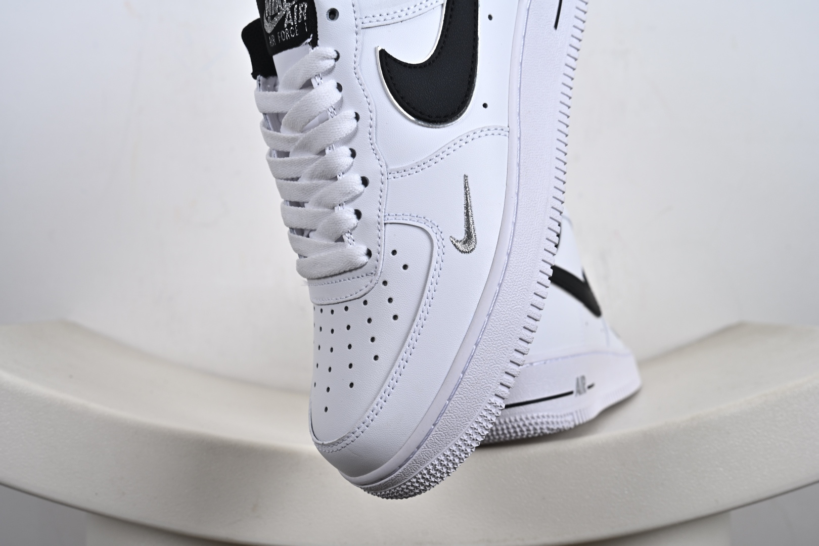 240 定制版 Nike Air Force 1'07 Low 黑银小勾 空军一号低帮休闲板鞋 ZH0316-109