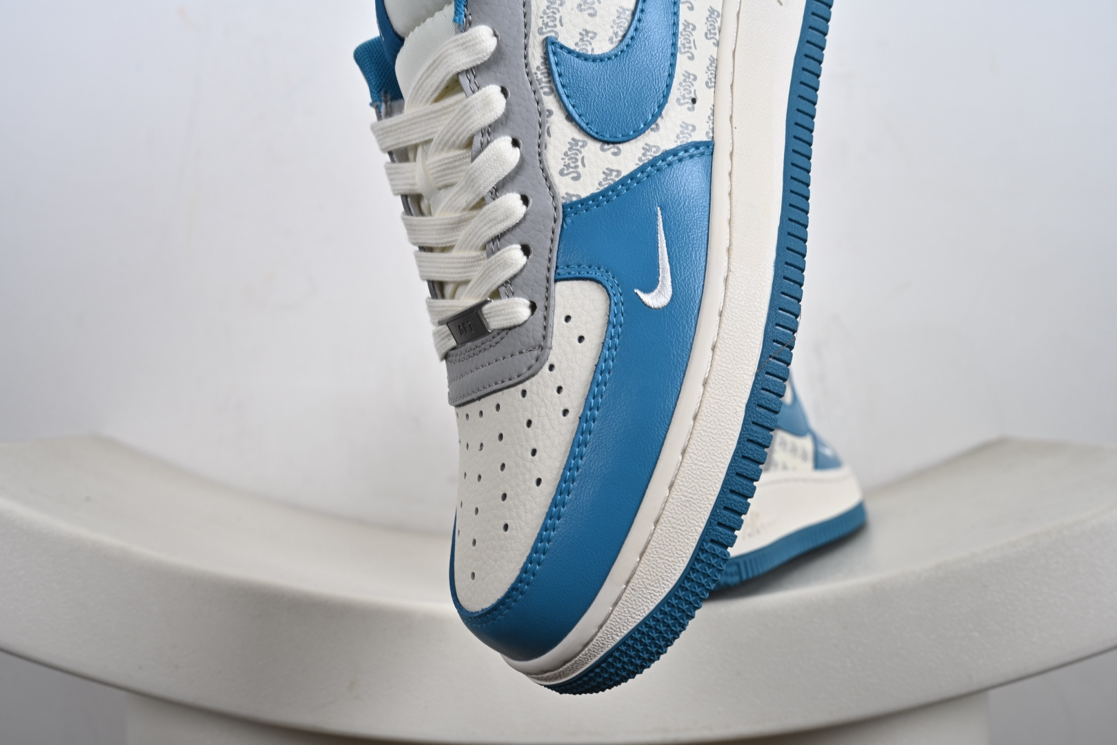 定制版 Nike Air Force 1'07 Low 斯图西联名 奶白蓝灰 空军一号低帮休闲板鞋 XD2588-607