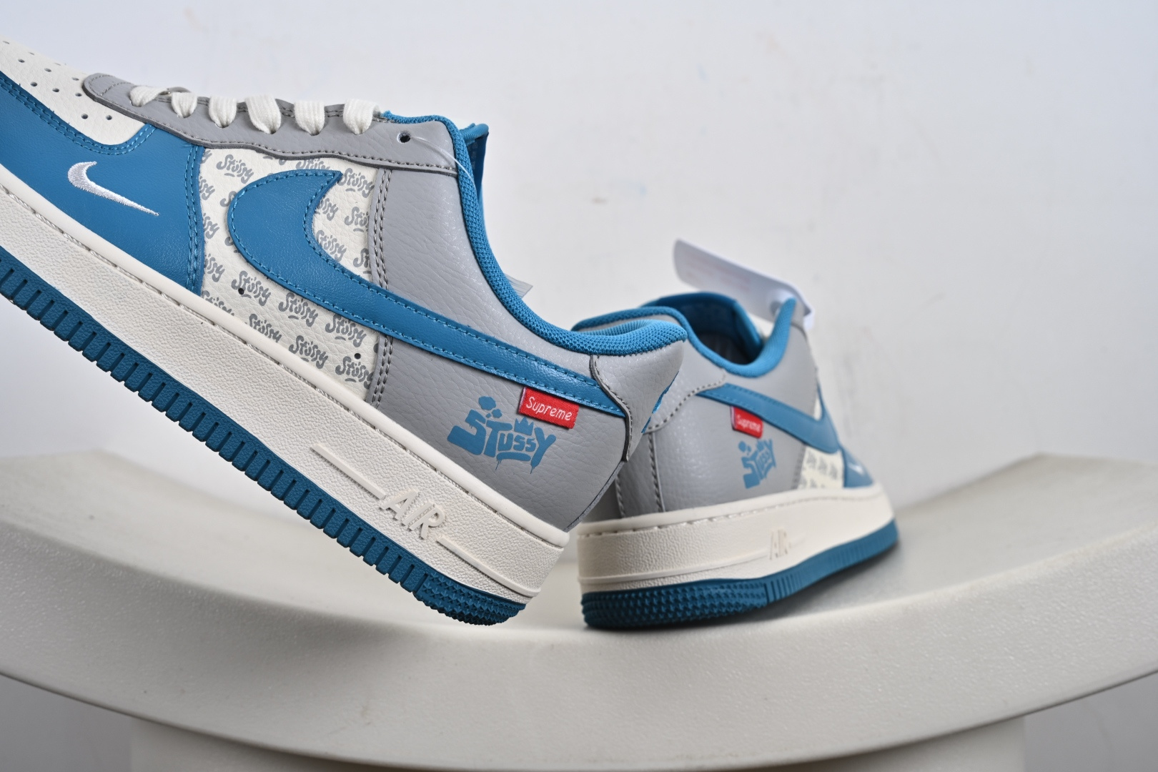 定制版 Nike Air Force 1'07 Low 斯图西联名 奶白蓝灰 空军一号低帮休闲板鞋 XD2588-607