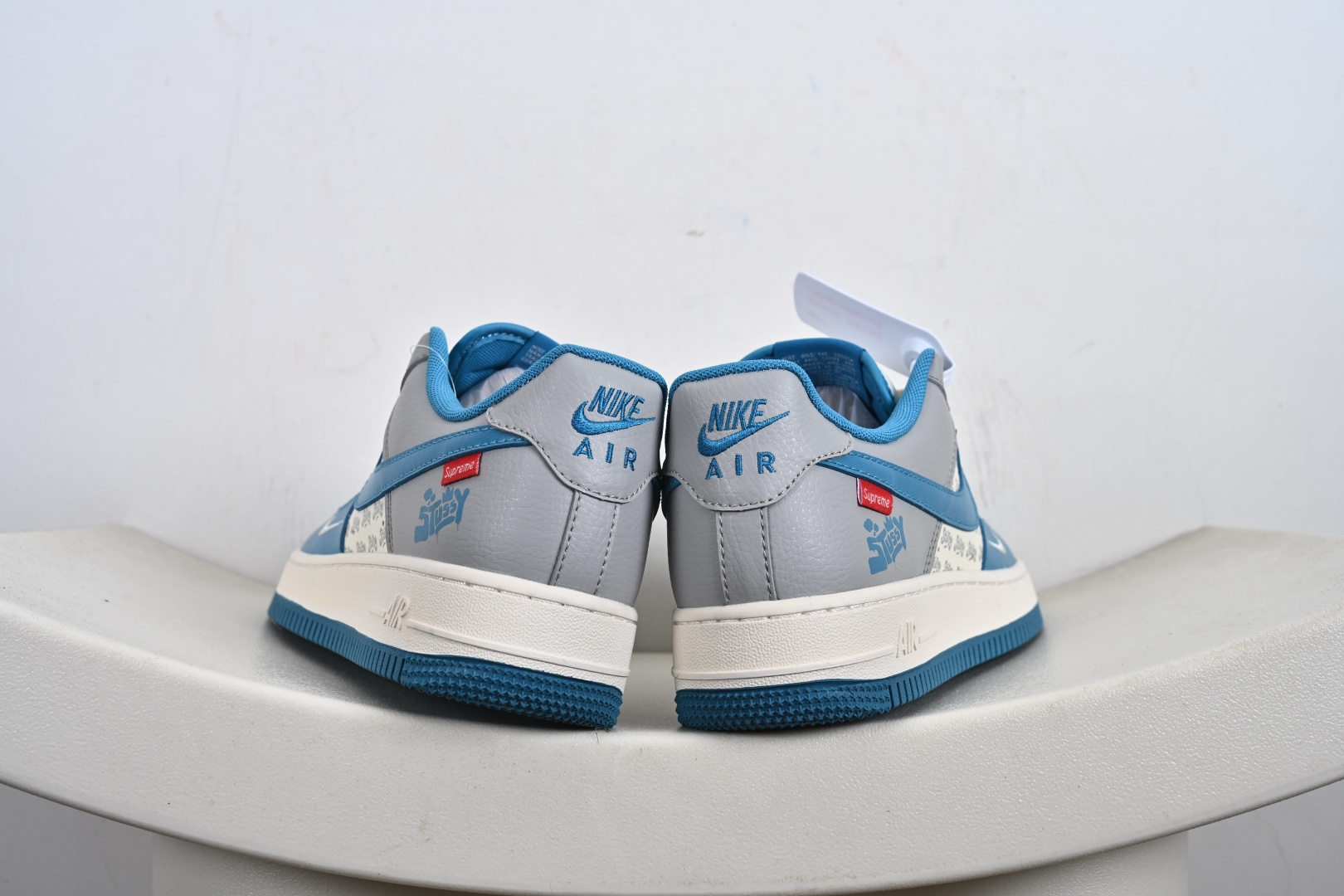 定制版 Nike Air Force 1'07 Low 斯图西联名 奶白蓝灰 空军一号低帮休闲板鞋 XD2588-607