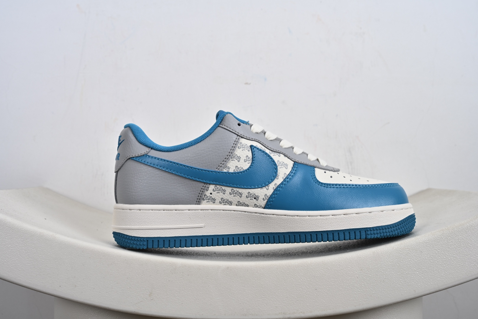 定制版 Nike Air Force 1'07 Low 斯图西联名 奶白蓝灰 空军一号低帮休闲板鞋 XD2588-607