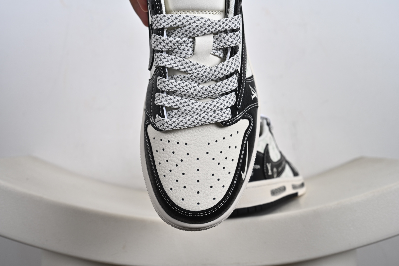 260 定制版 Travis Scott x Fragment Design x Air Jordan 1 Low SP AJ1 乔1LV联名 黑武士涂鸦 低帮文化休闲板鞋 CX5050-Y29