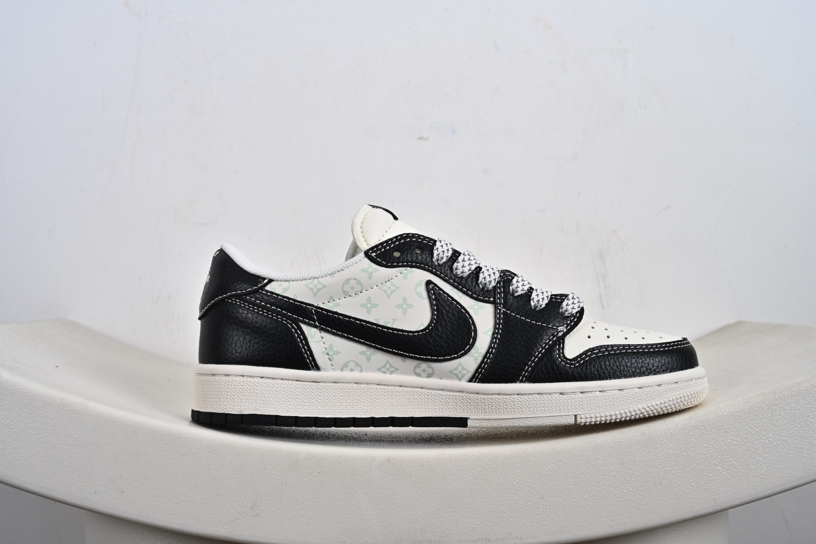 260 定制版 Travis Scott x Fragment Design x Air Jordan 1 Low SP AJ1 乔1LV联名 黑武士涂鸦 低帮文化休闲板鞋 CX5050-Y29