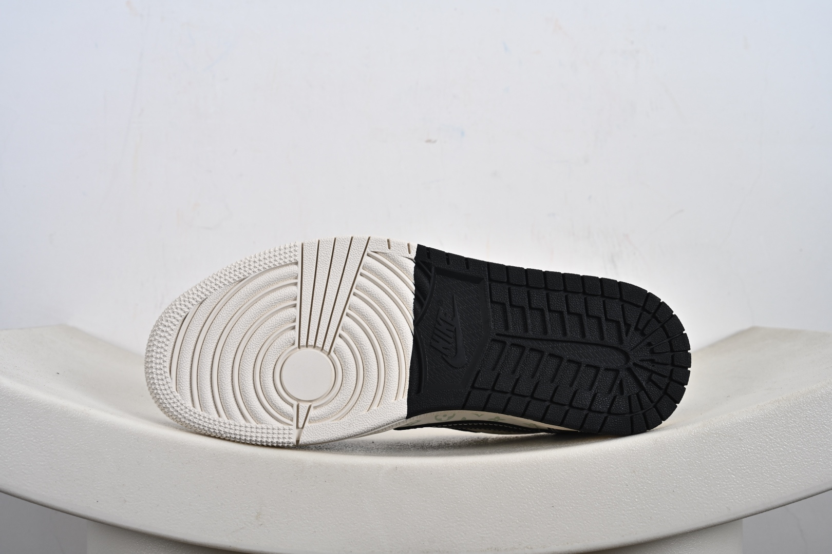 260 定制版 Travis Scott x Fragment Design x Air Jordan 1 Low SP AJ1 乔1LV联名 黑武士涂鸦 低帮文化休闲板鞋 CX5050-Y29