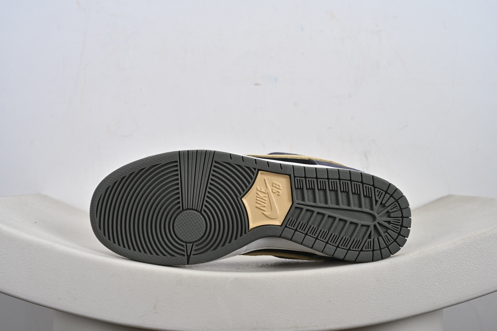 240 NIKE SB DUNK LOW PRO 联名款 耐克 低帮休闲运动板鞋 HF3063-002