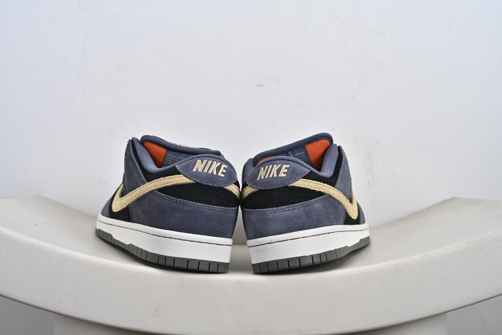 240 NIKE SB DUNK LOW PRO 联名款 耐克 低帮休闲运动板鞋 HF3063-002
