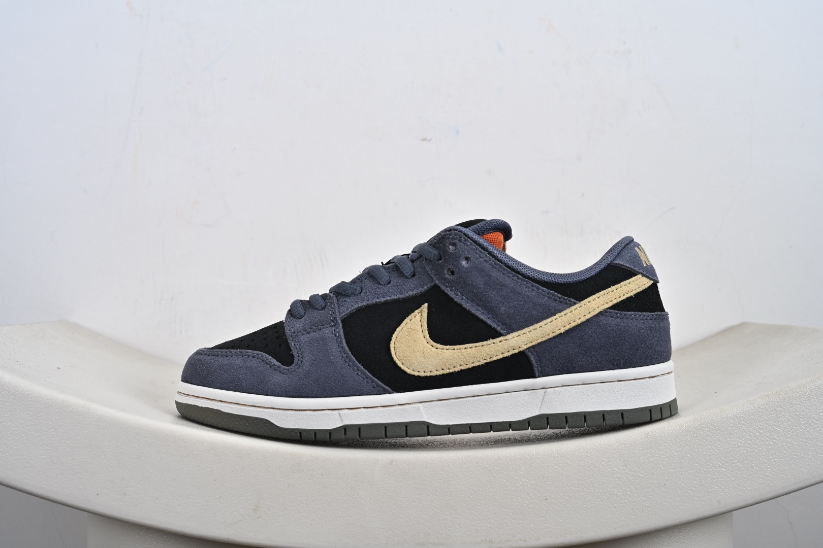 240 NIKE SB DUNK LOW PRO 联名款 耐克 低帮休闲运动板鞋 HF3063-002