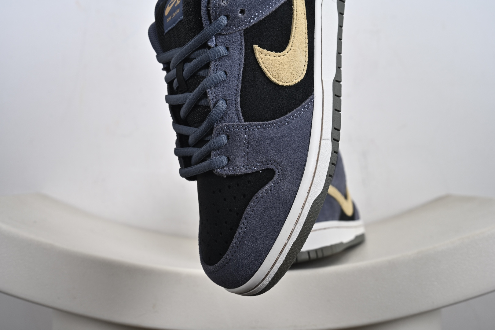240 NIKE SB DUNK LOW PRO 联名款 耐克 低帮休闲运动板鞋 HF3063-002