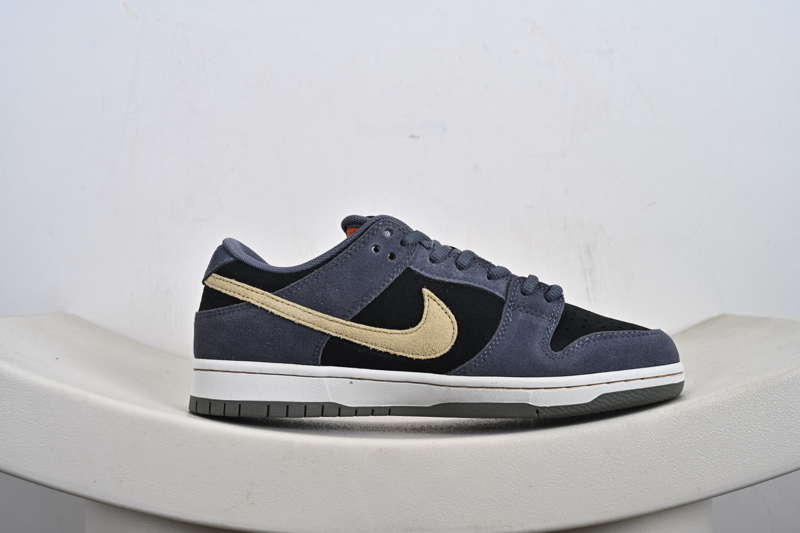240 NIKE SB DUNK LOW PRO 联名款 耐克 低帮休闲运动板鞋 HF3063-002
